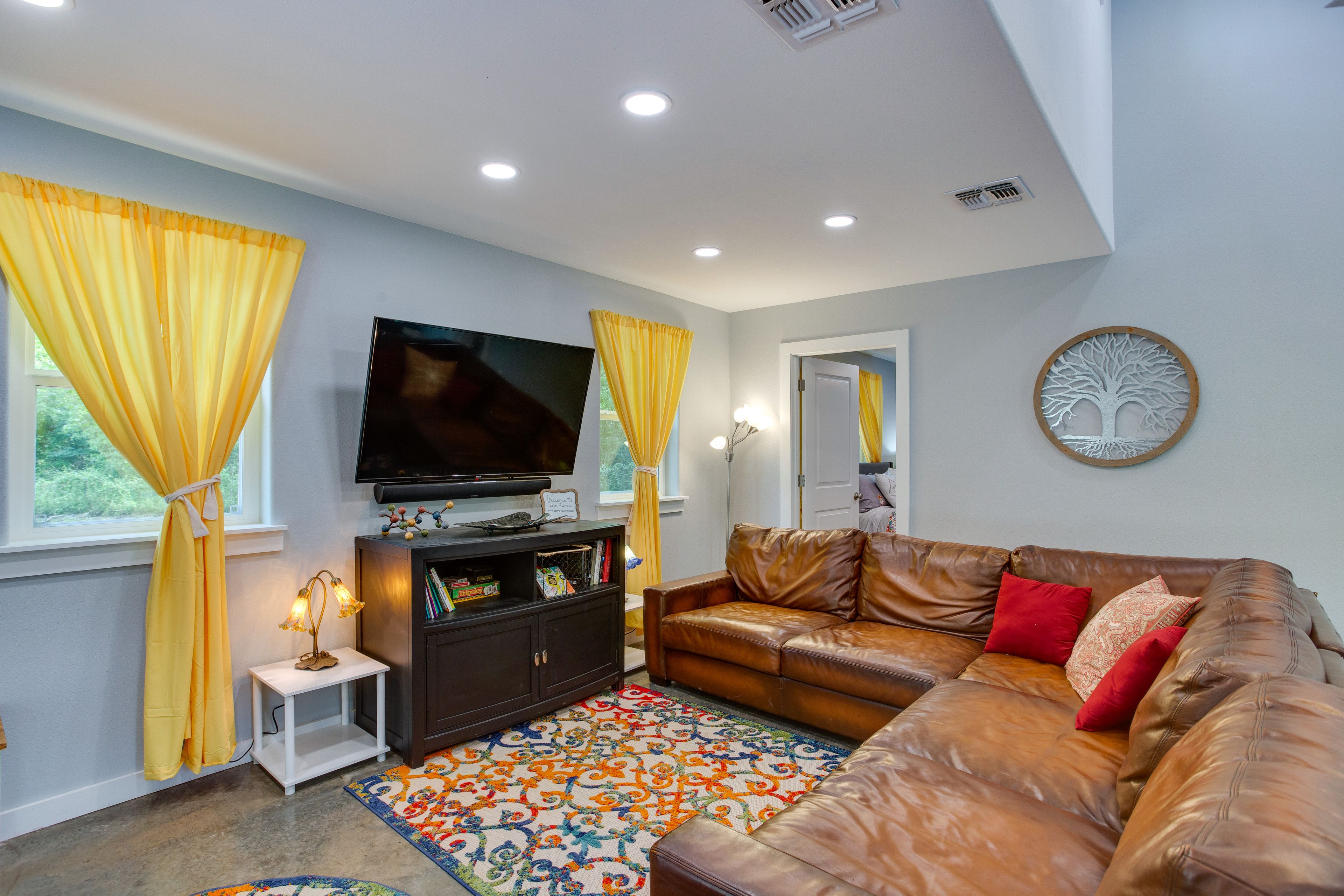 Living Room | Free WiFi | Central A/C & Heat | Washer & Dryer
