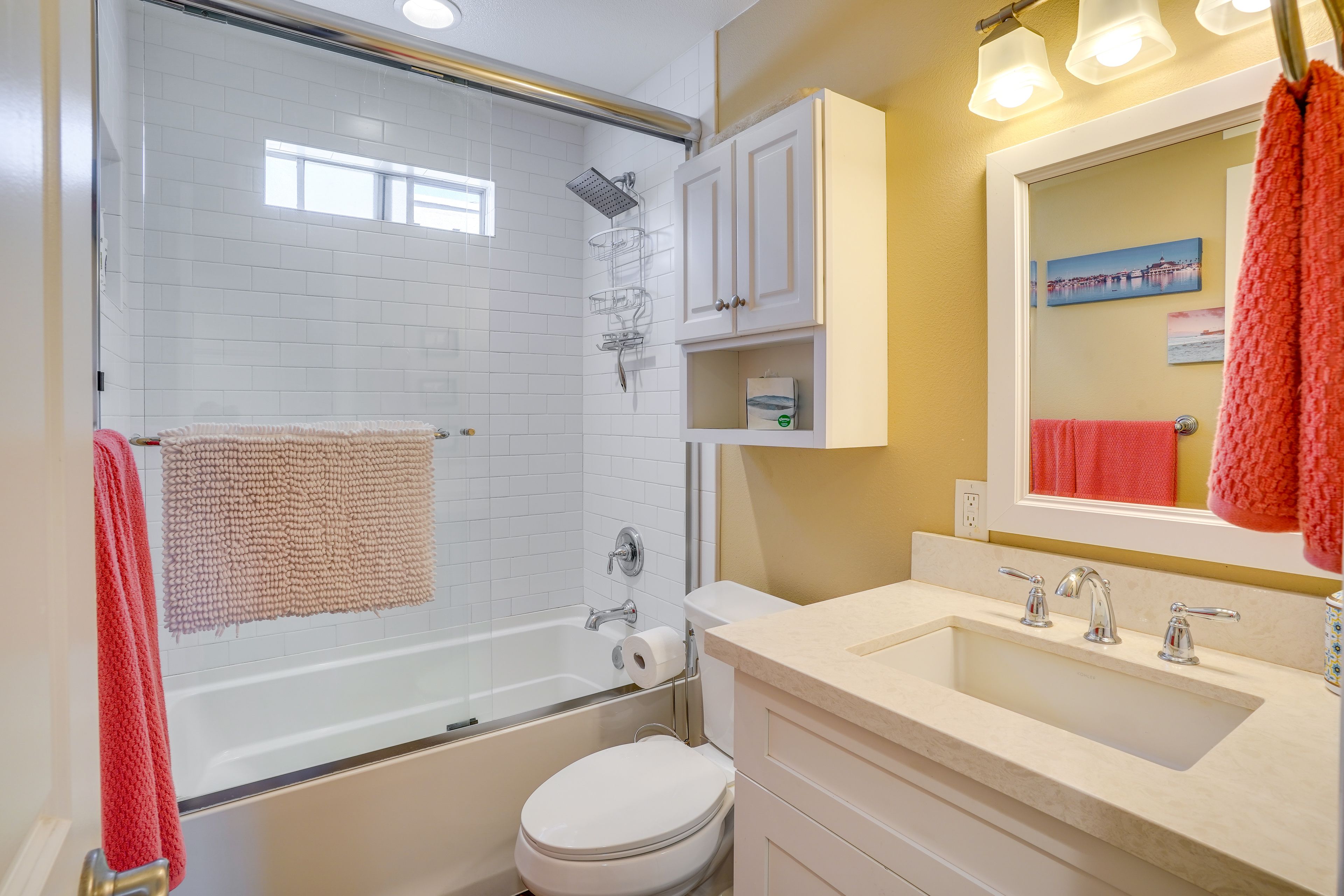 Full Bathroom | Complimentary Toiletries | Hair Dryer