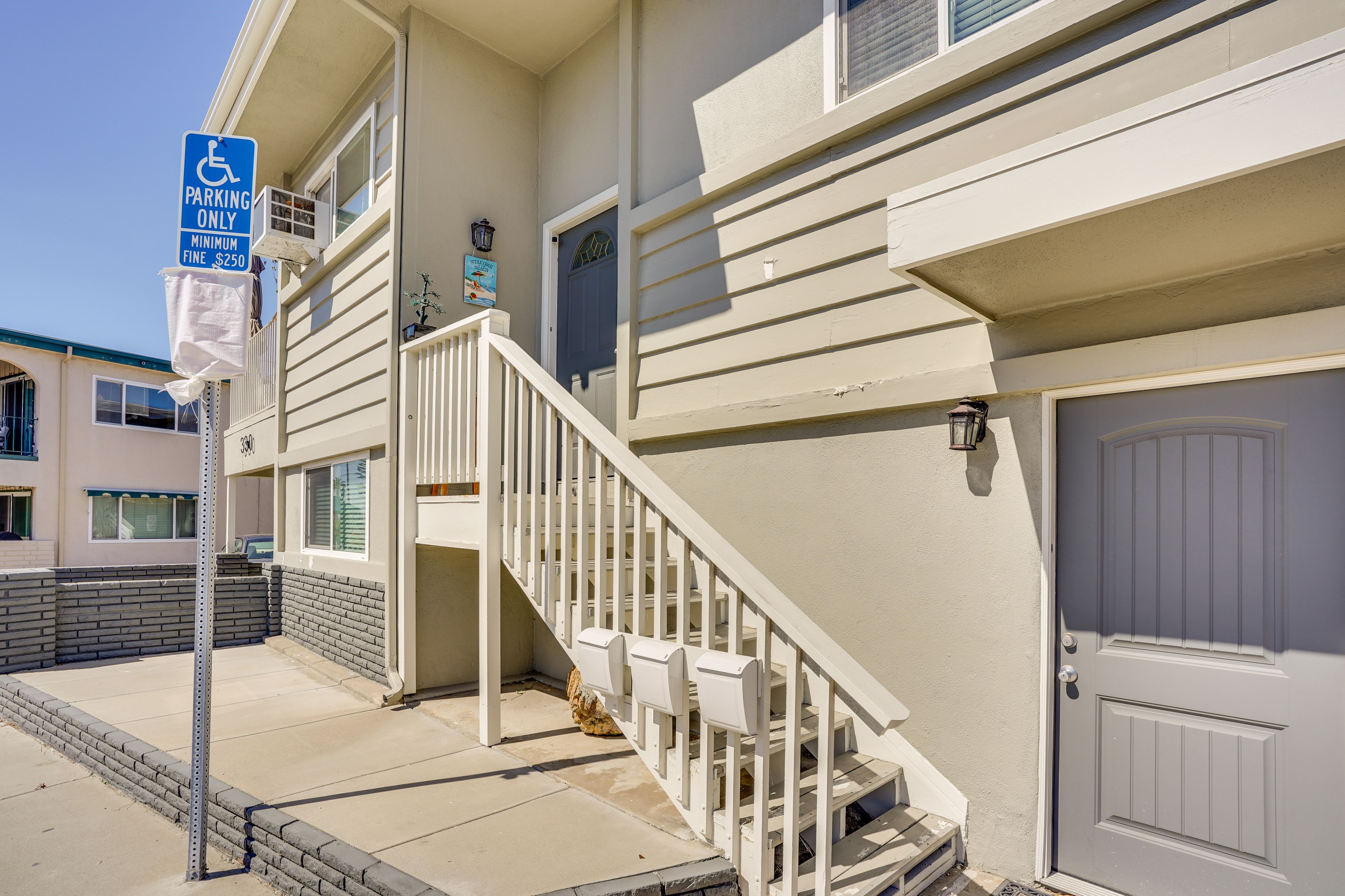 Unit Exterior | Parking | Driveway (1 Vehicle)