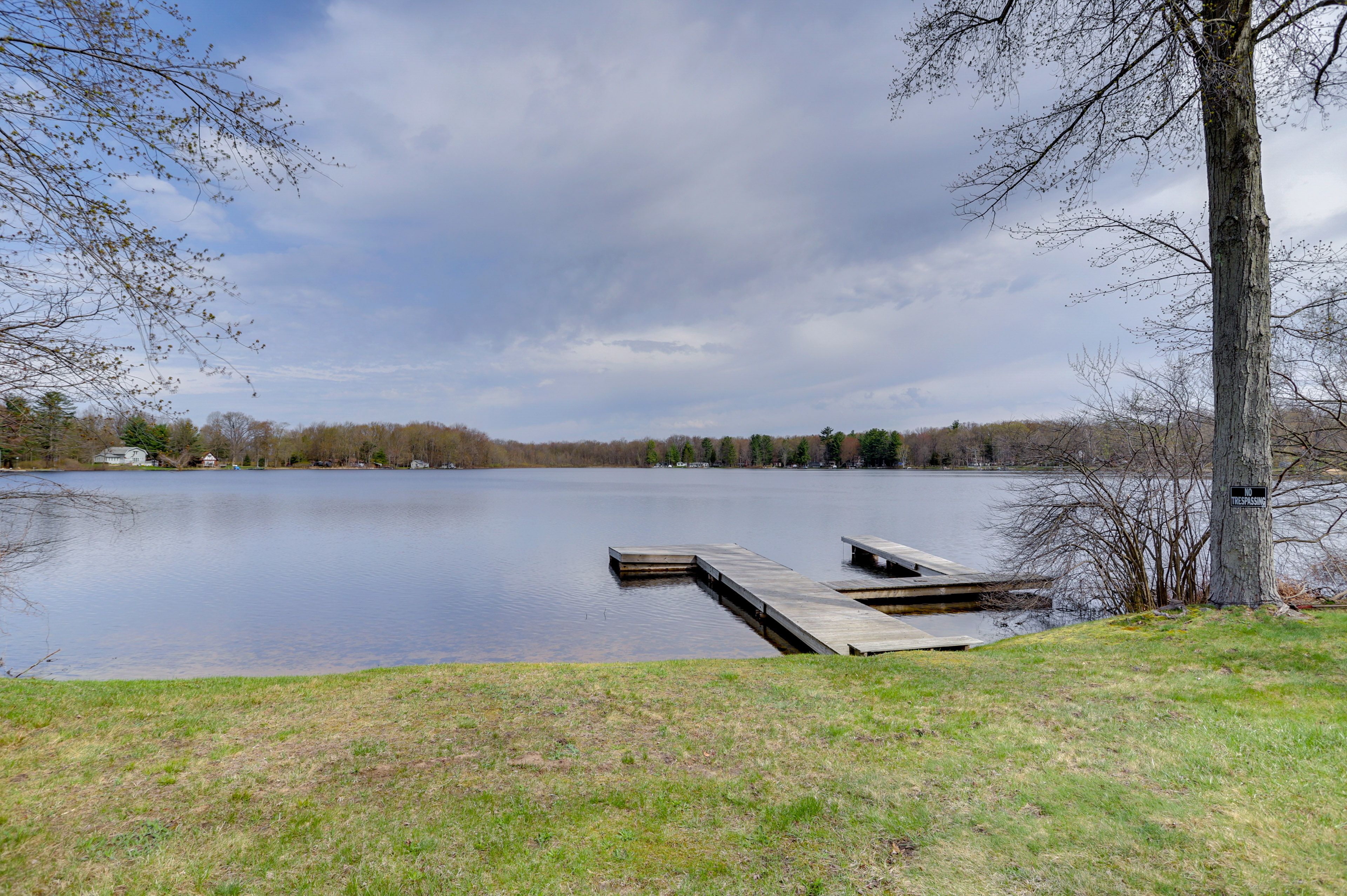 Dock | Silver Lake Access | 2 Inflatable Paddleboards Provided