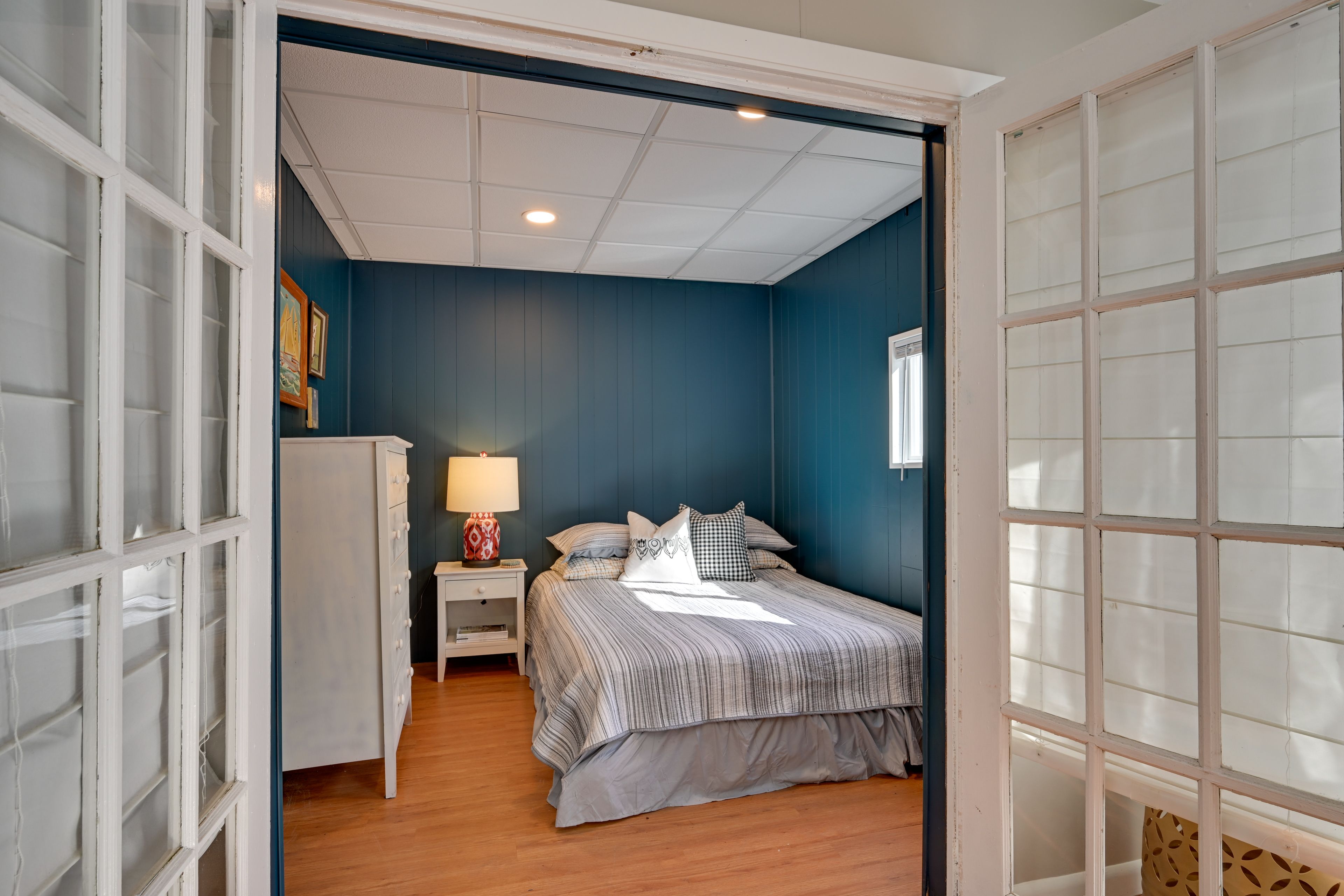 Bedroom 1 | 1st Floor | Queen Bed | Linens Provided