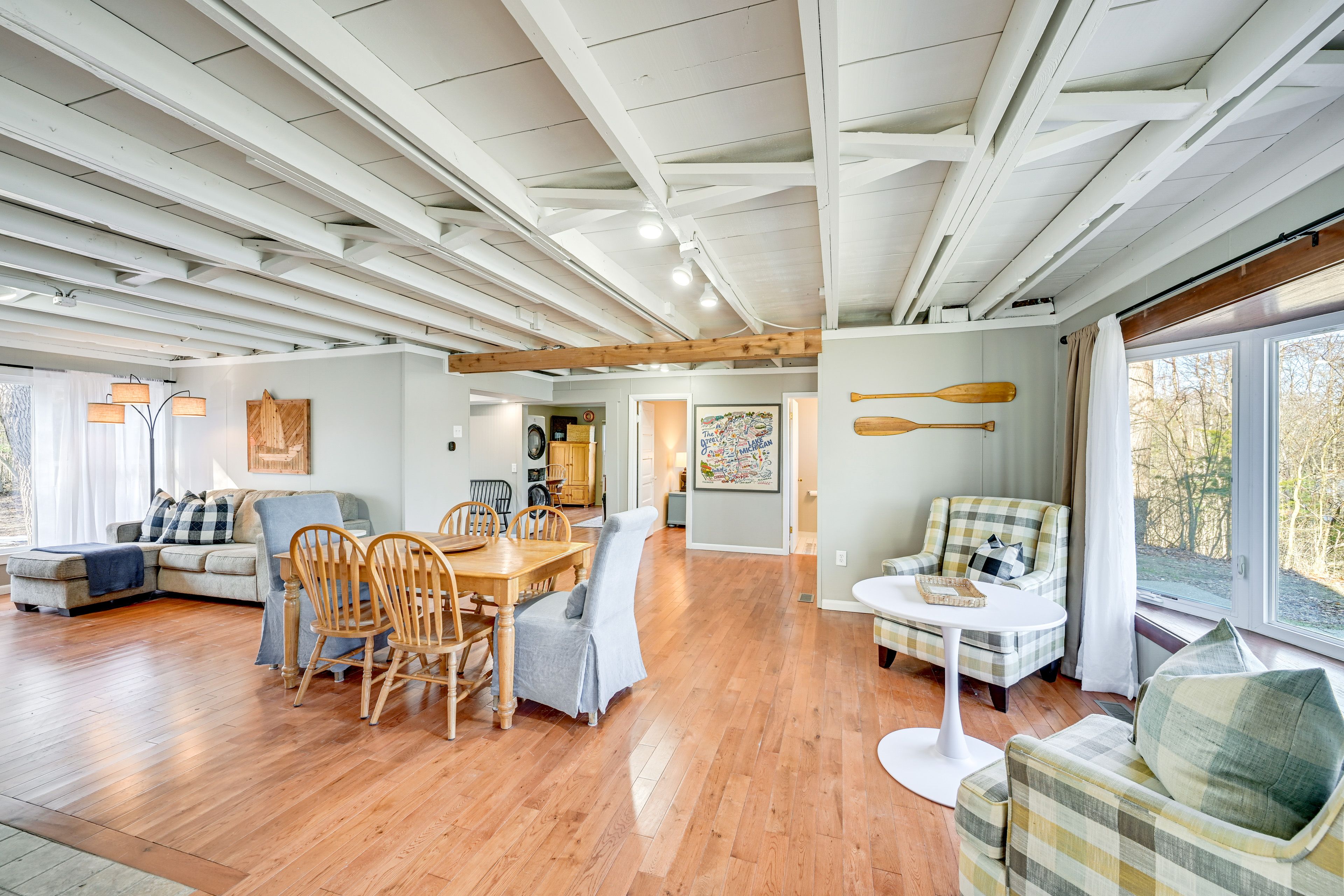 Dining Area | Dishware & Flatware Provided