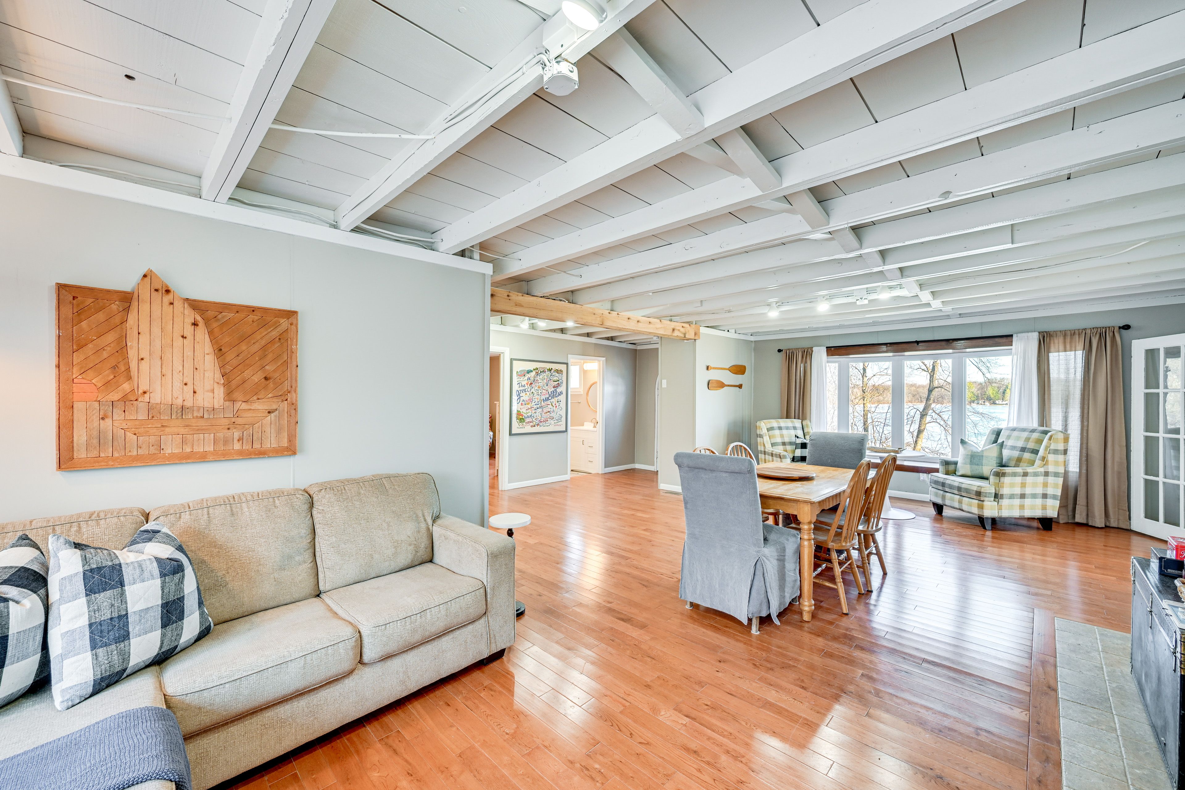 Living Room | 1st Floor | Smart TV | Free WiFi | Board Games