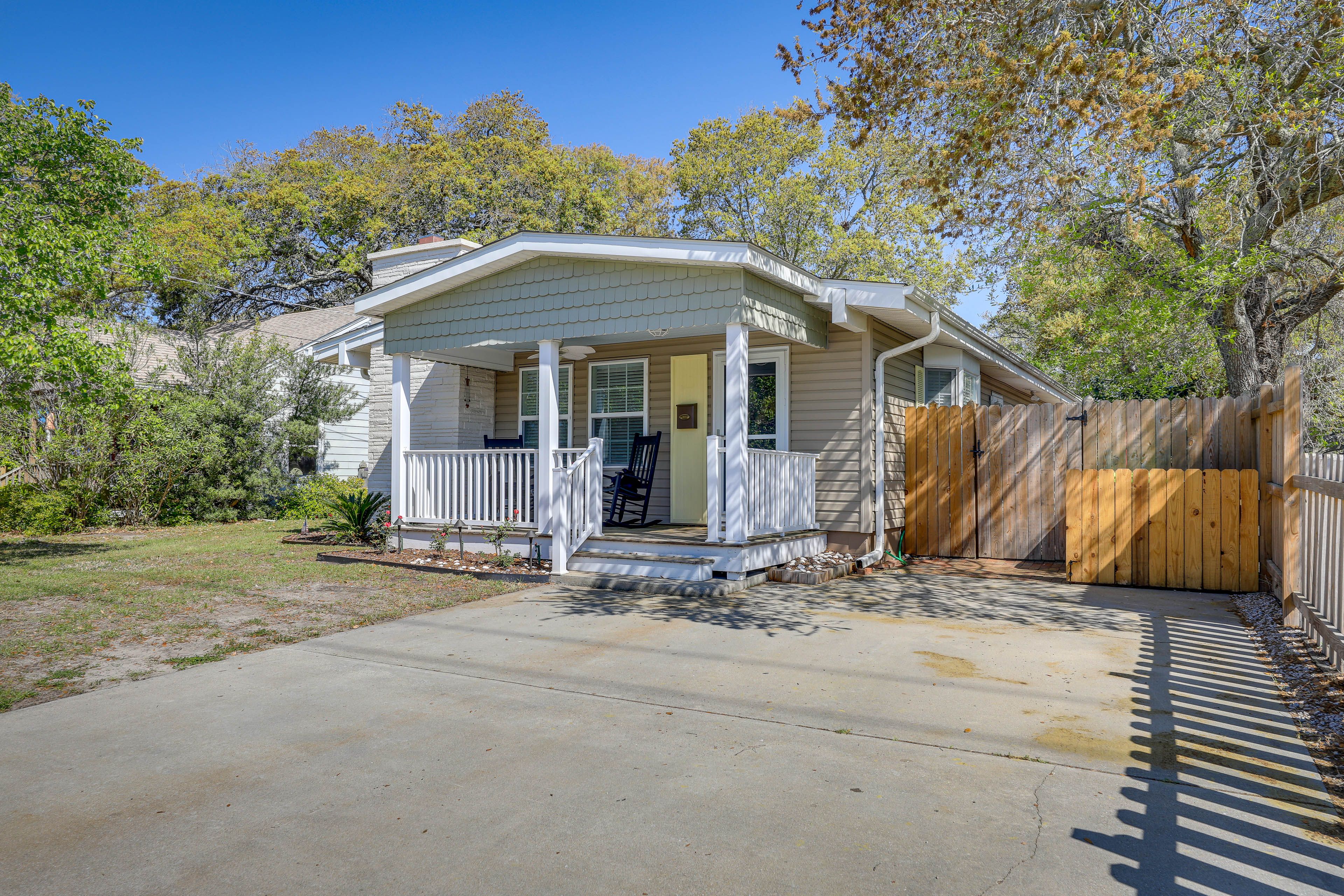 Driveway (4 Vehicles) | Free Street Parking (First-Come, First-Served)