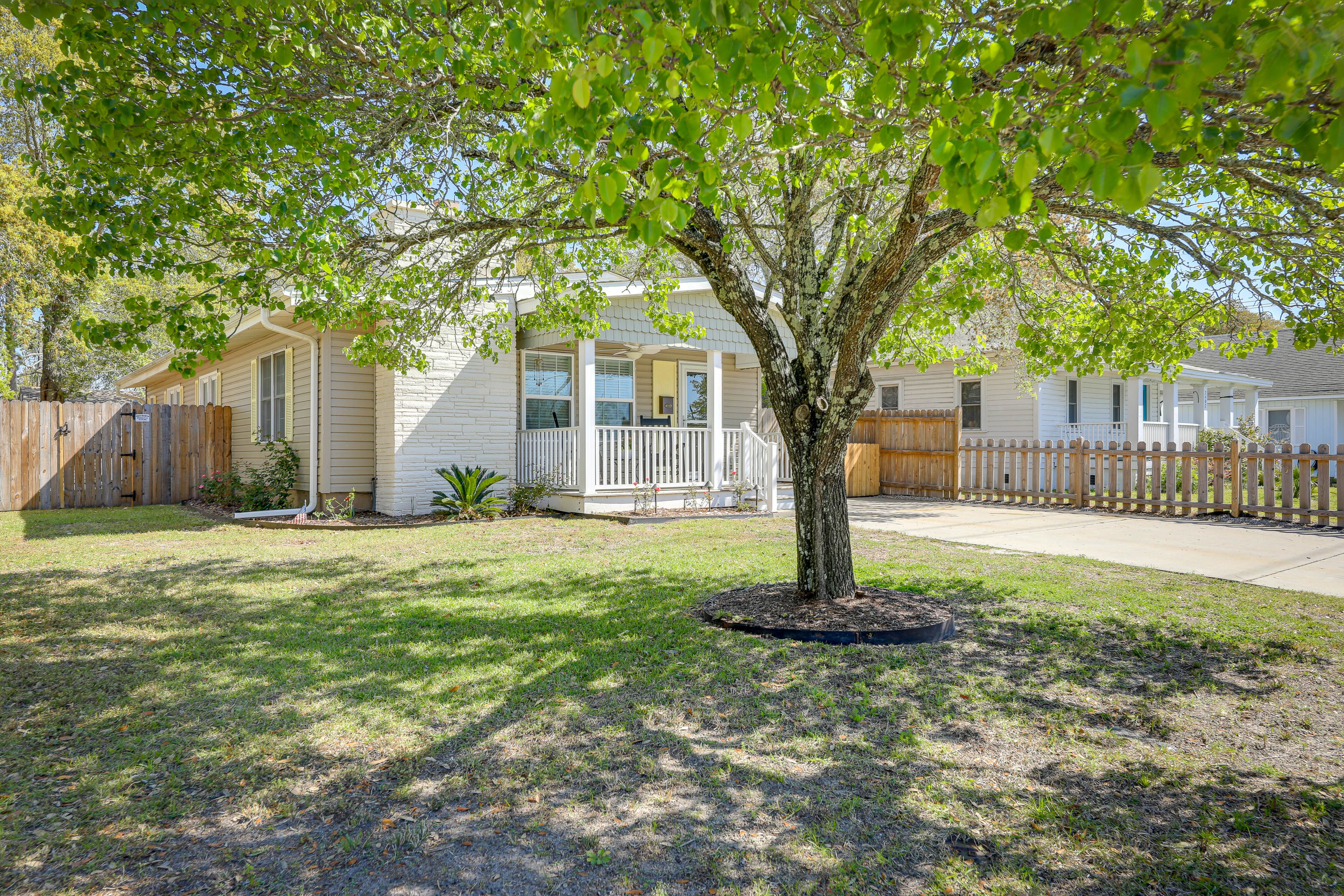 Morehead City Vacation Rental | 3BR | 3BA | 3 Steps to Enter | 1,500 Sq Ft