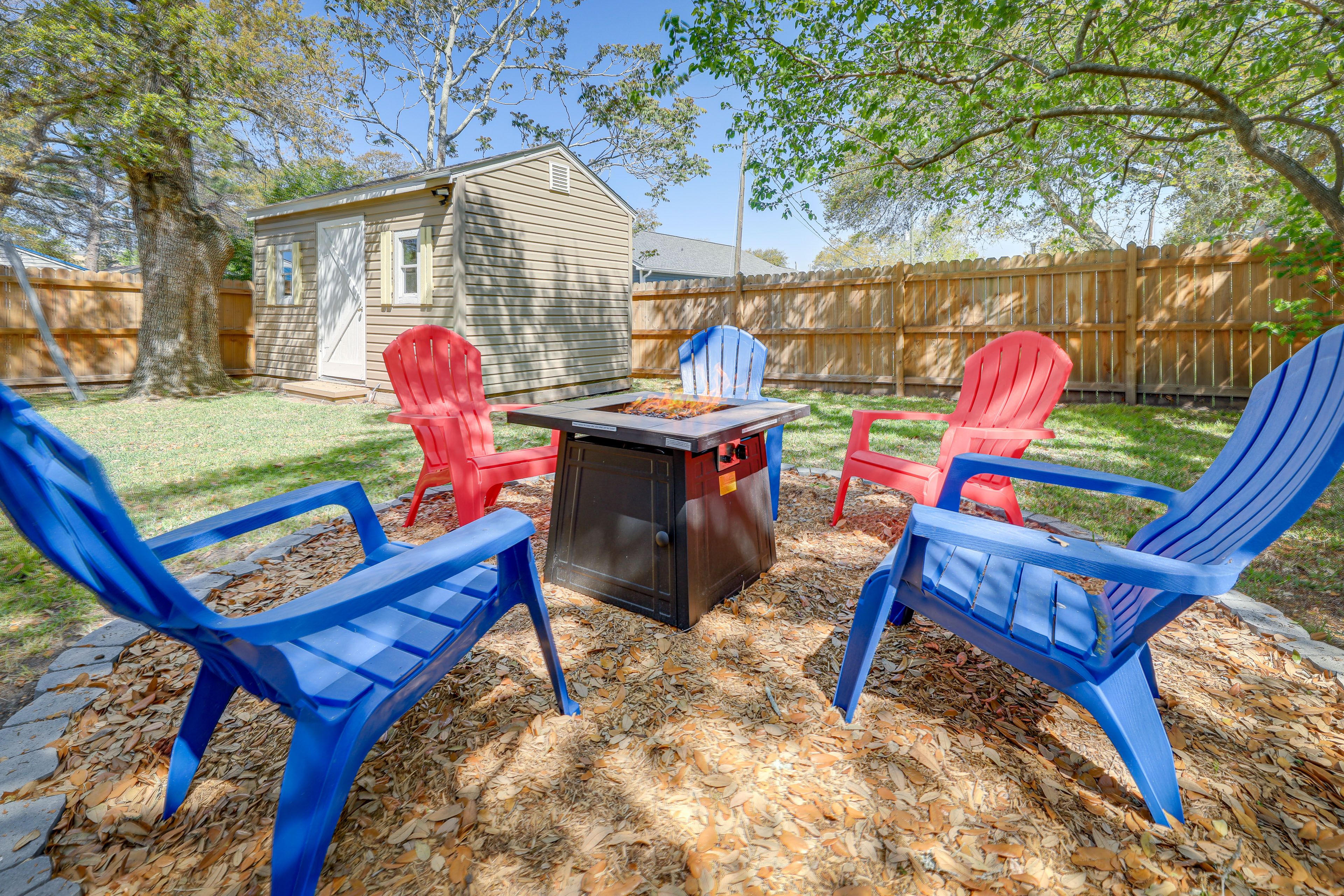 Backyard | Fire Pit | Dogs Welcome w/ Fee (Paid Pre-Trip)