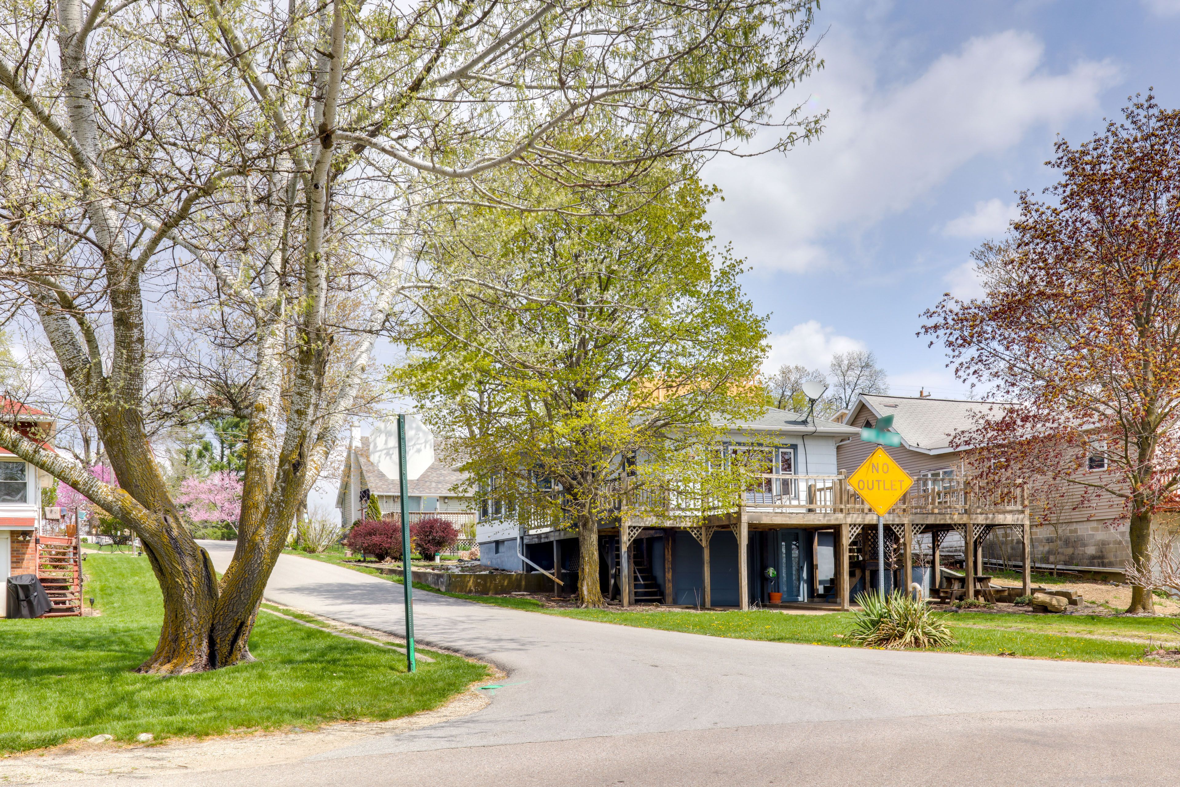 Parking | Driveway (4 Vehicles) | Trailer Parking