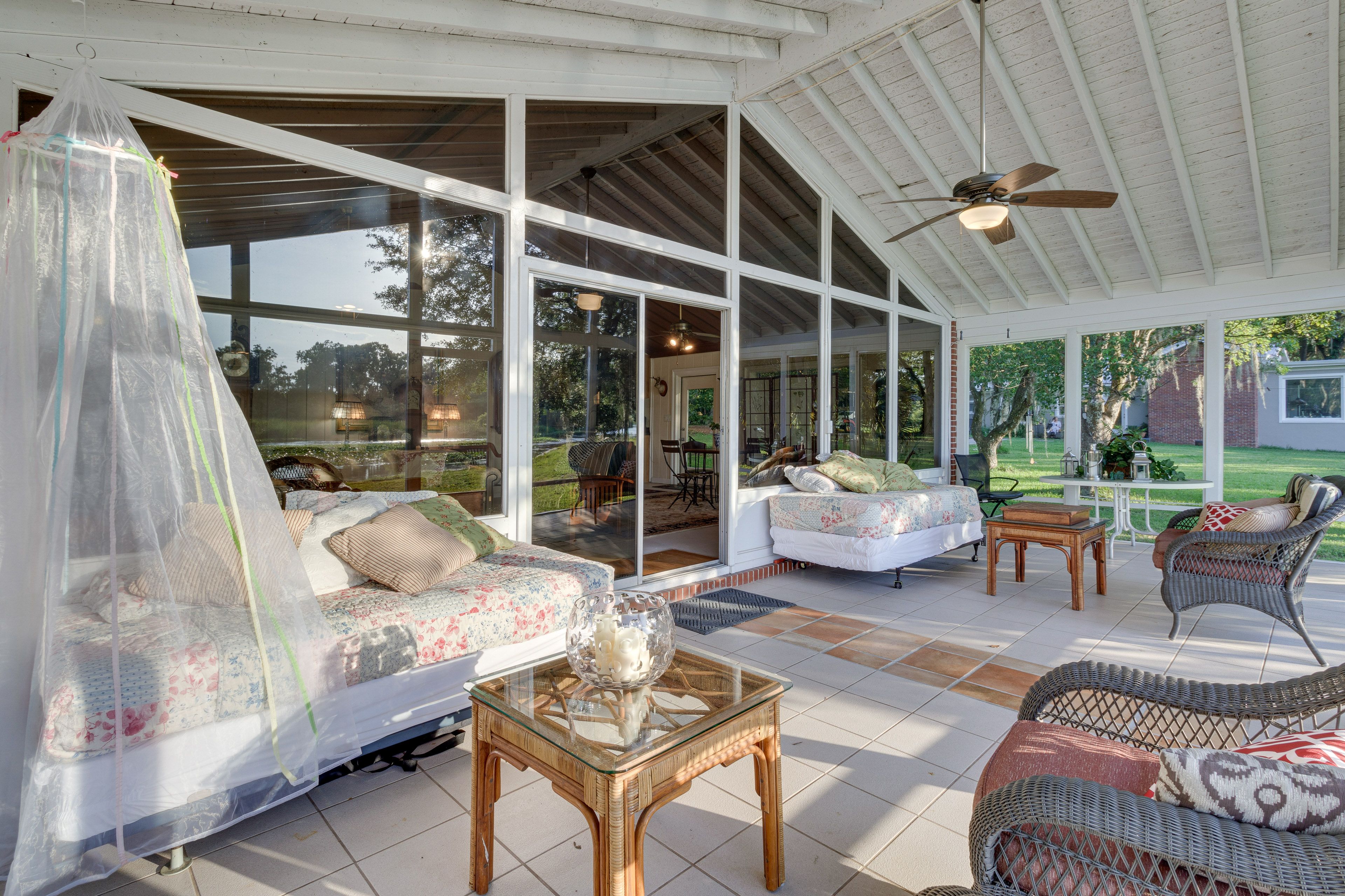 Screened Porch | 2 Twin Beds