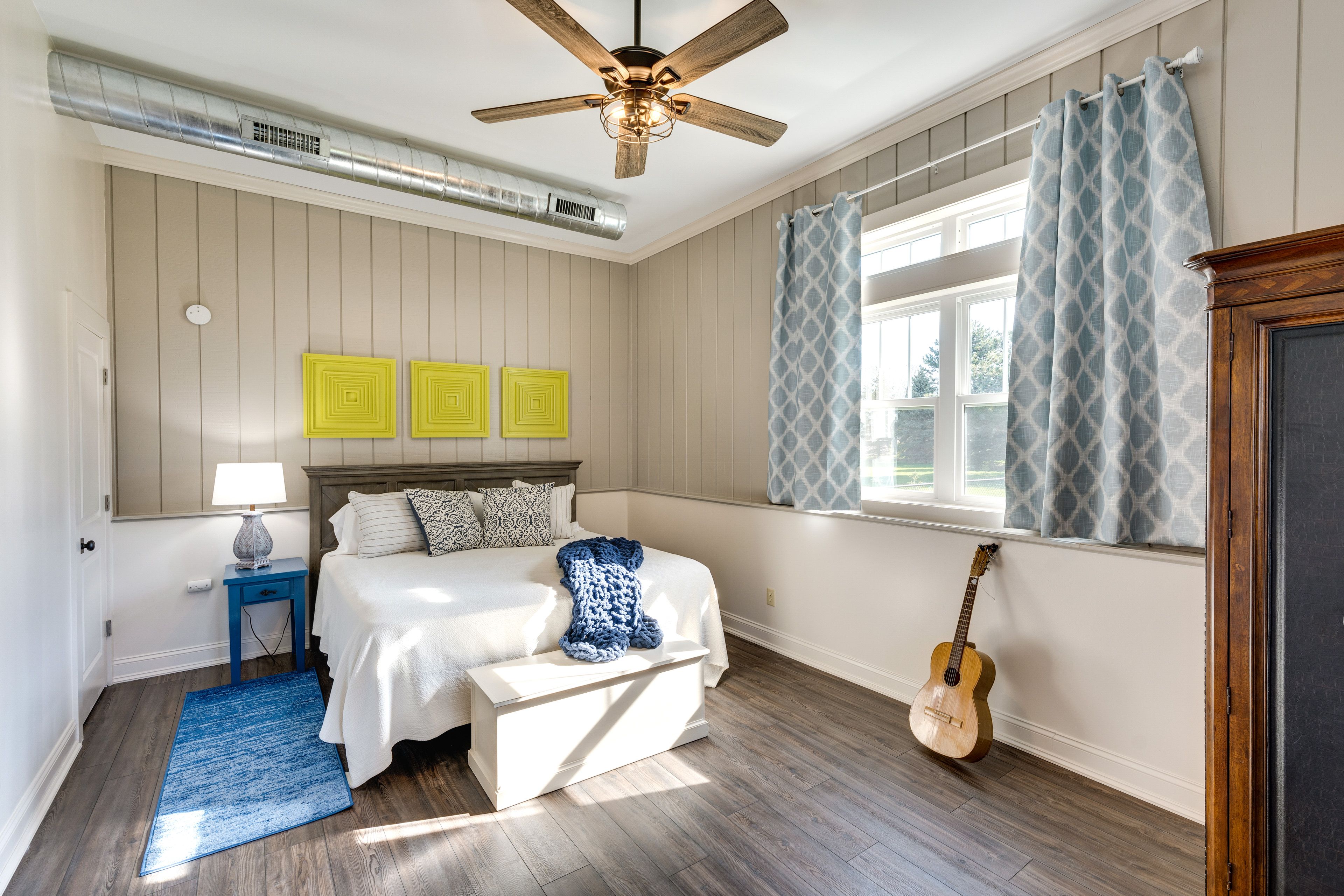 Bedroom | King Bed | En-Suite Bathroom | Linens & Towels Provided