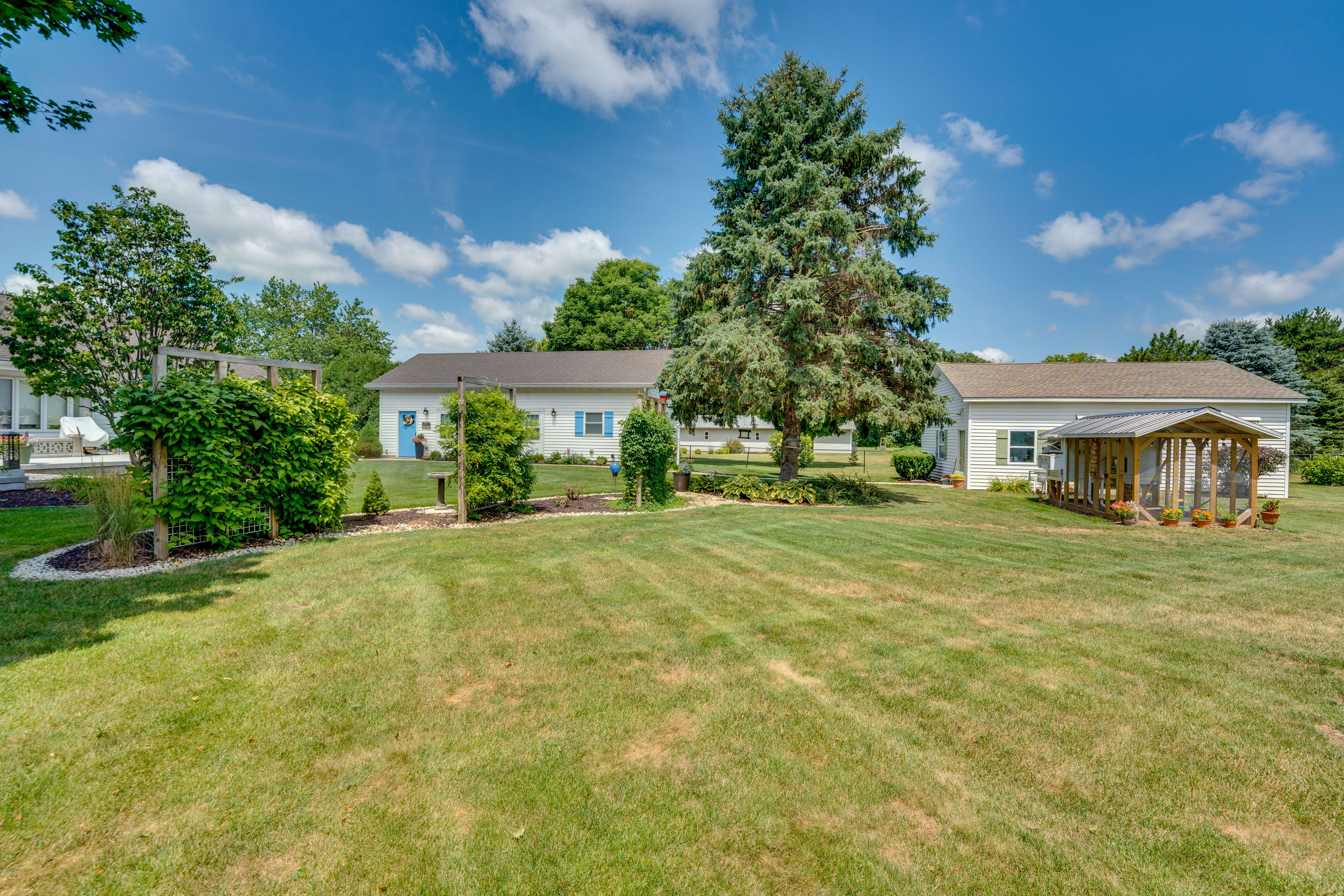 Spacious Yard
