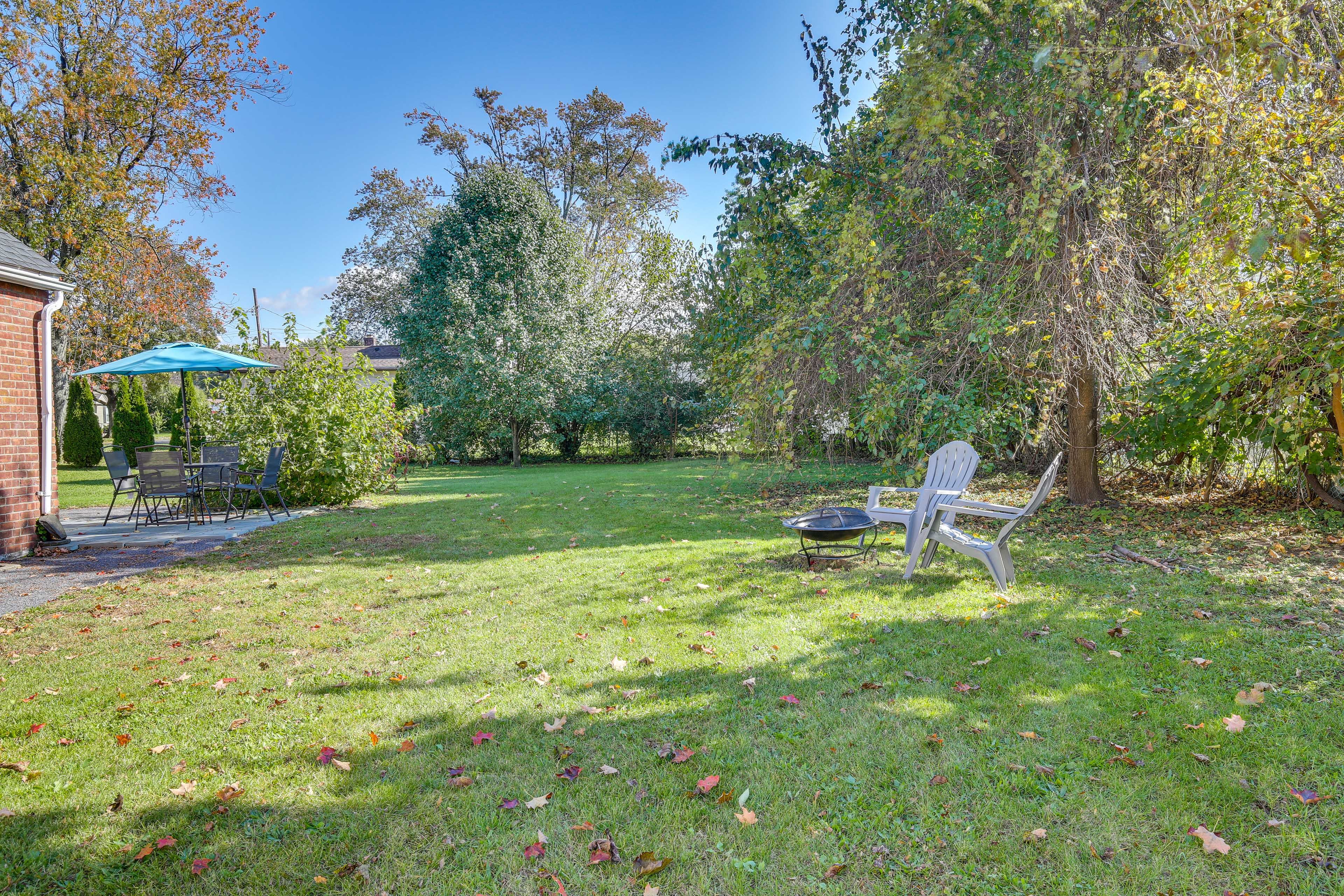 Spacious Yard | Fire Pit | Dog Friendly w/ Fee