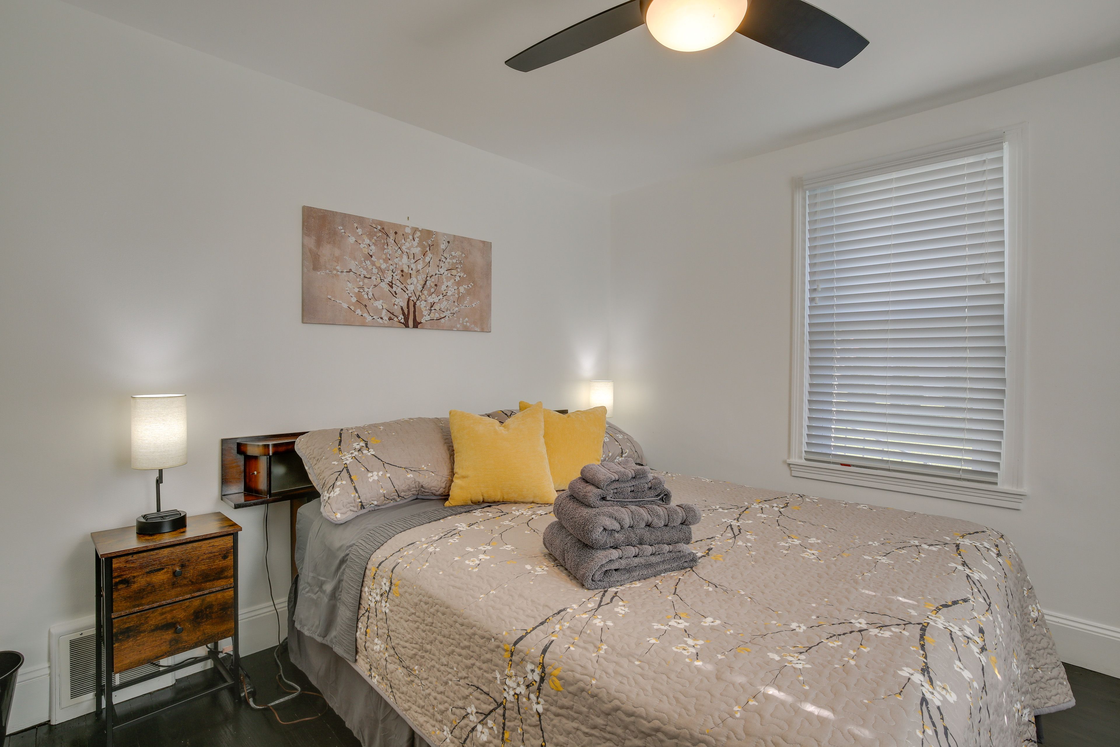 Bedroom 1 | 1st Floor | Queen Bed | Smart TV | Linens & Towels Provided