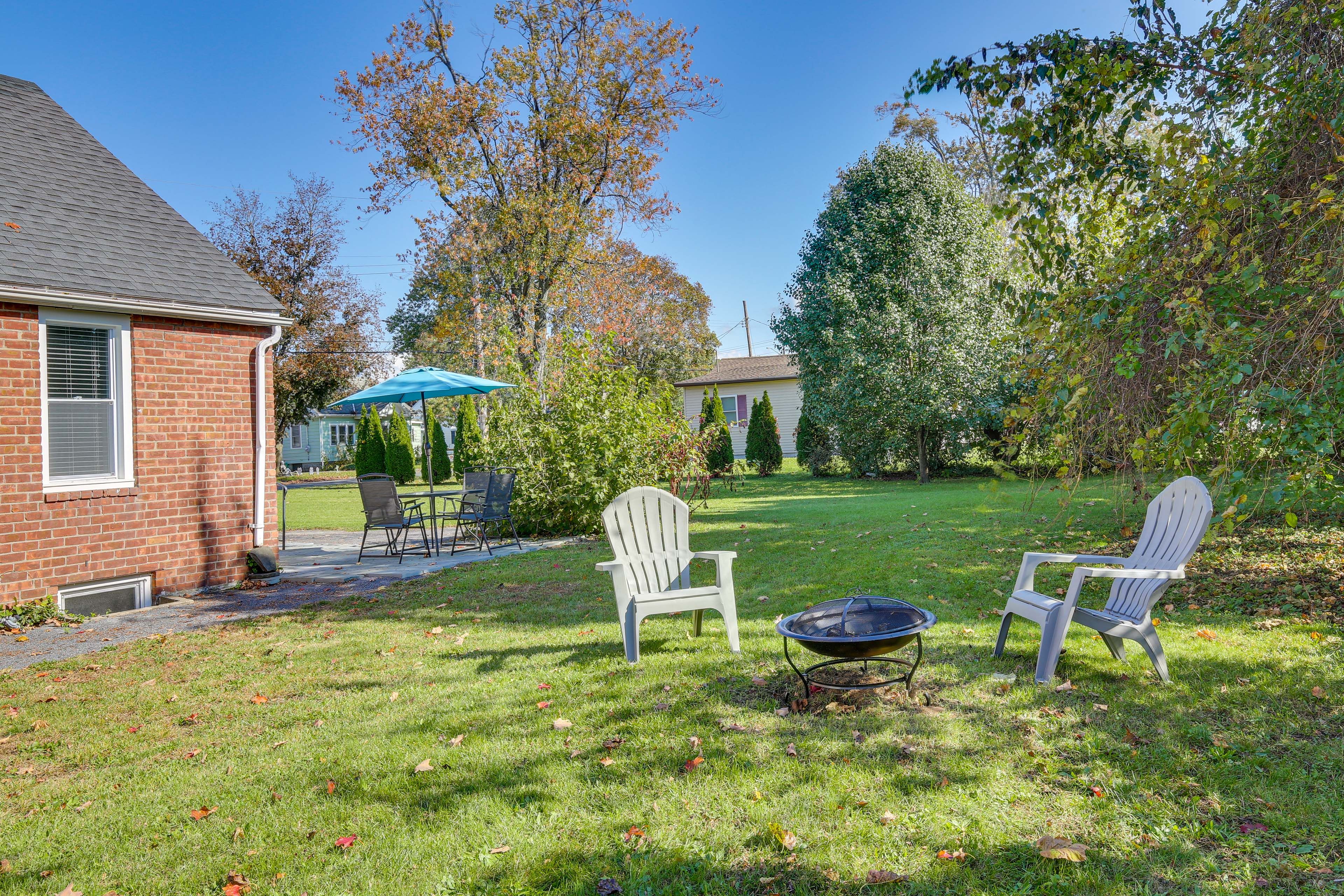 Yard | Shared Fire Pit (Bring Your Own Wood) | Shared Outdoor Dining Area