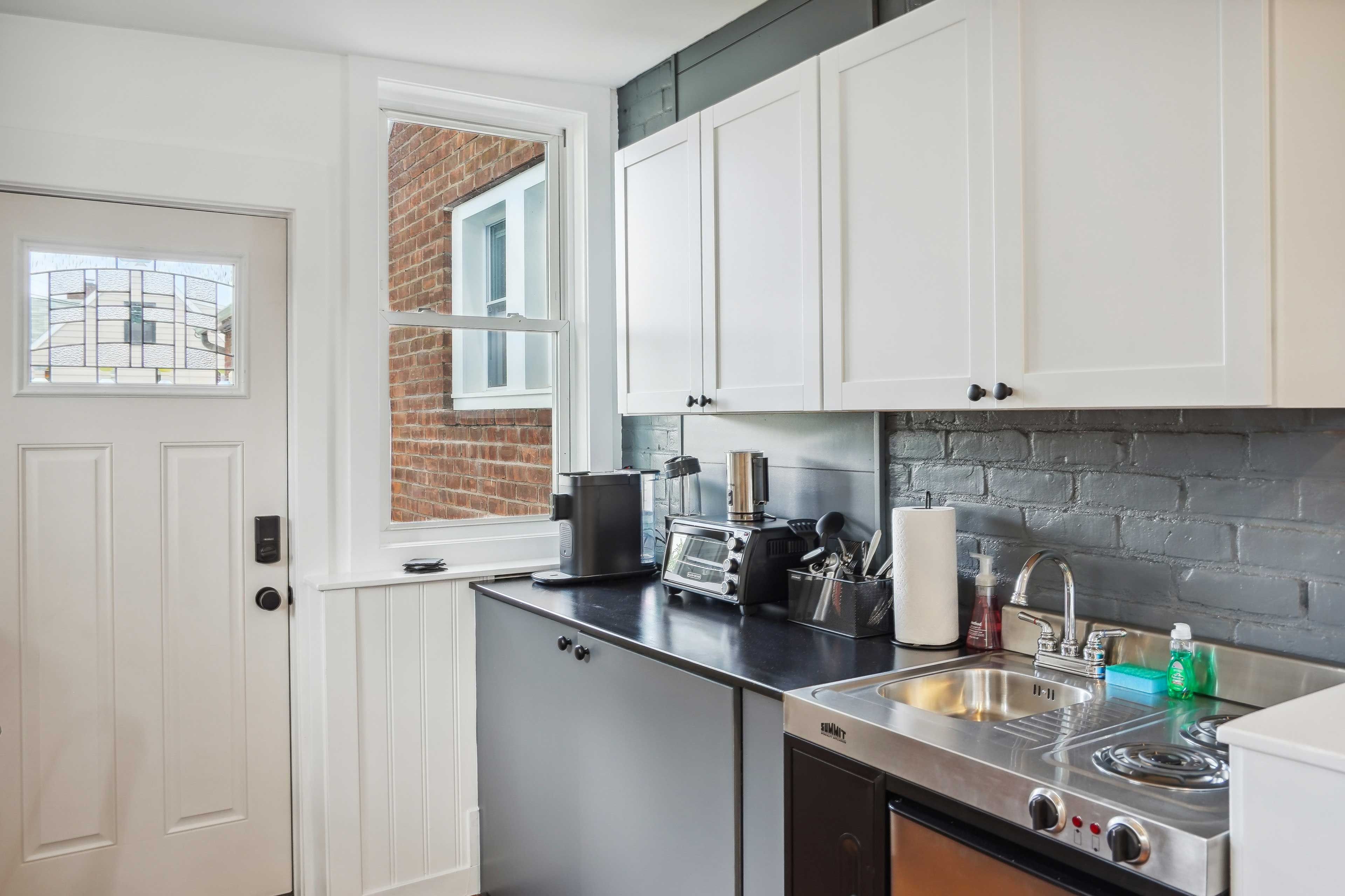 Kitchenette | Coffee Maker | Toaster Oven | Blender