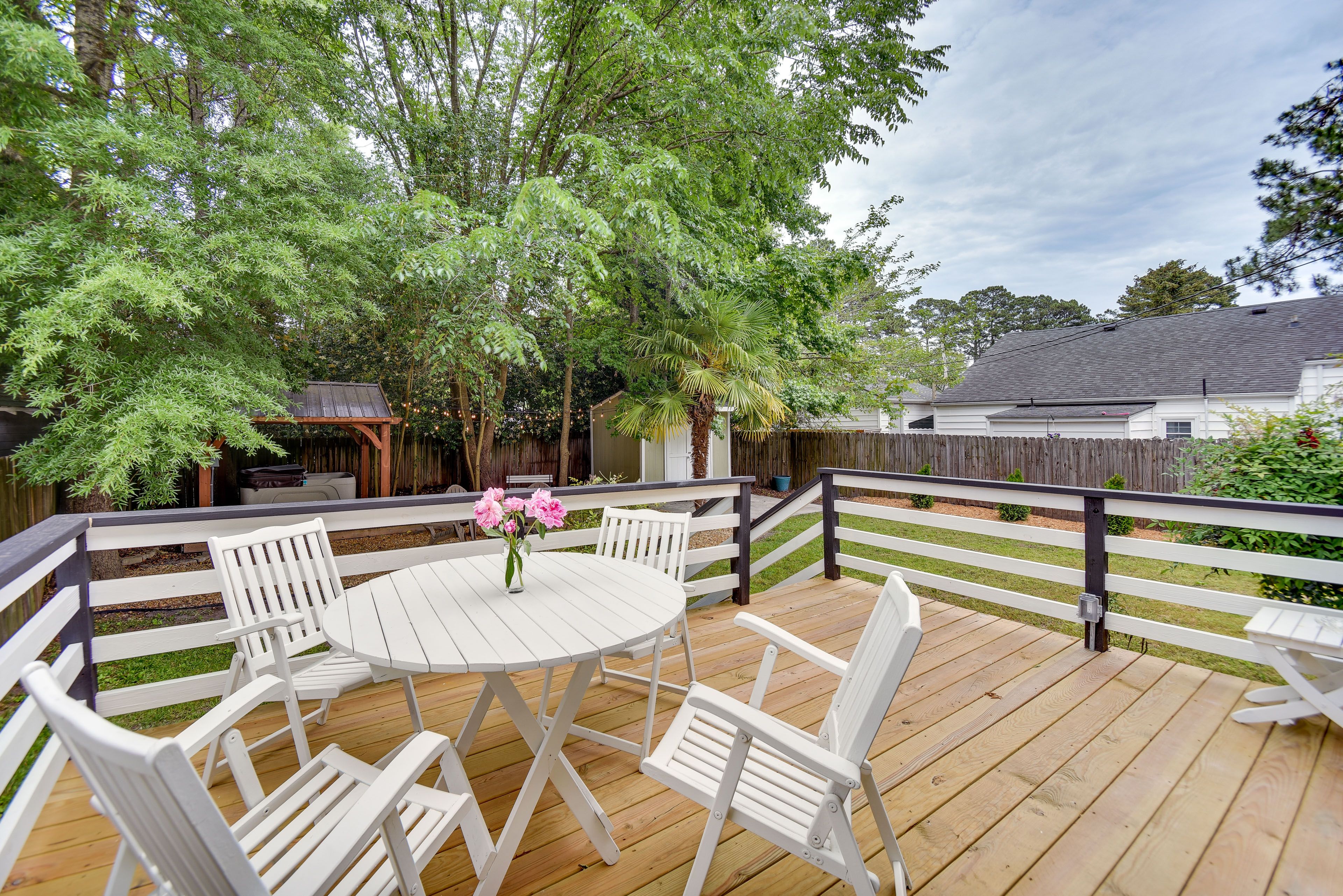 Deck | Seating & Dining