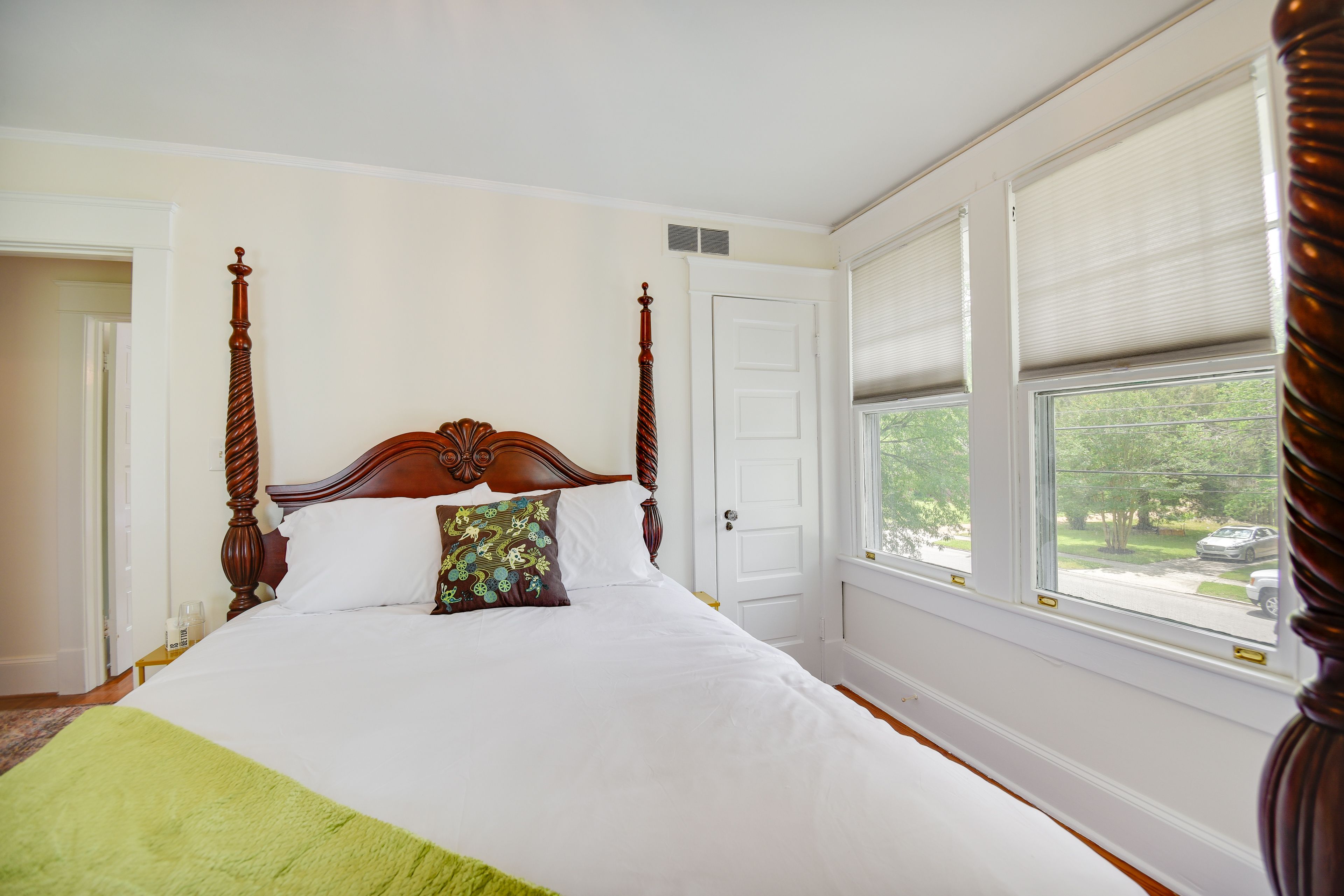 Bedroom 2 | Queen Bed | Smart TV
