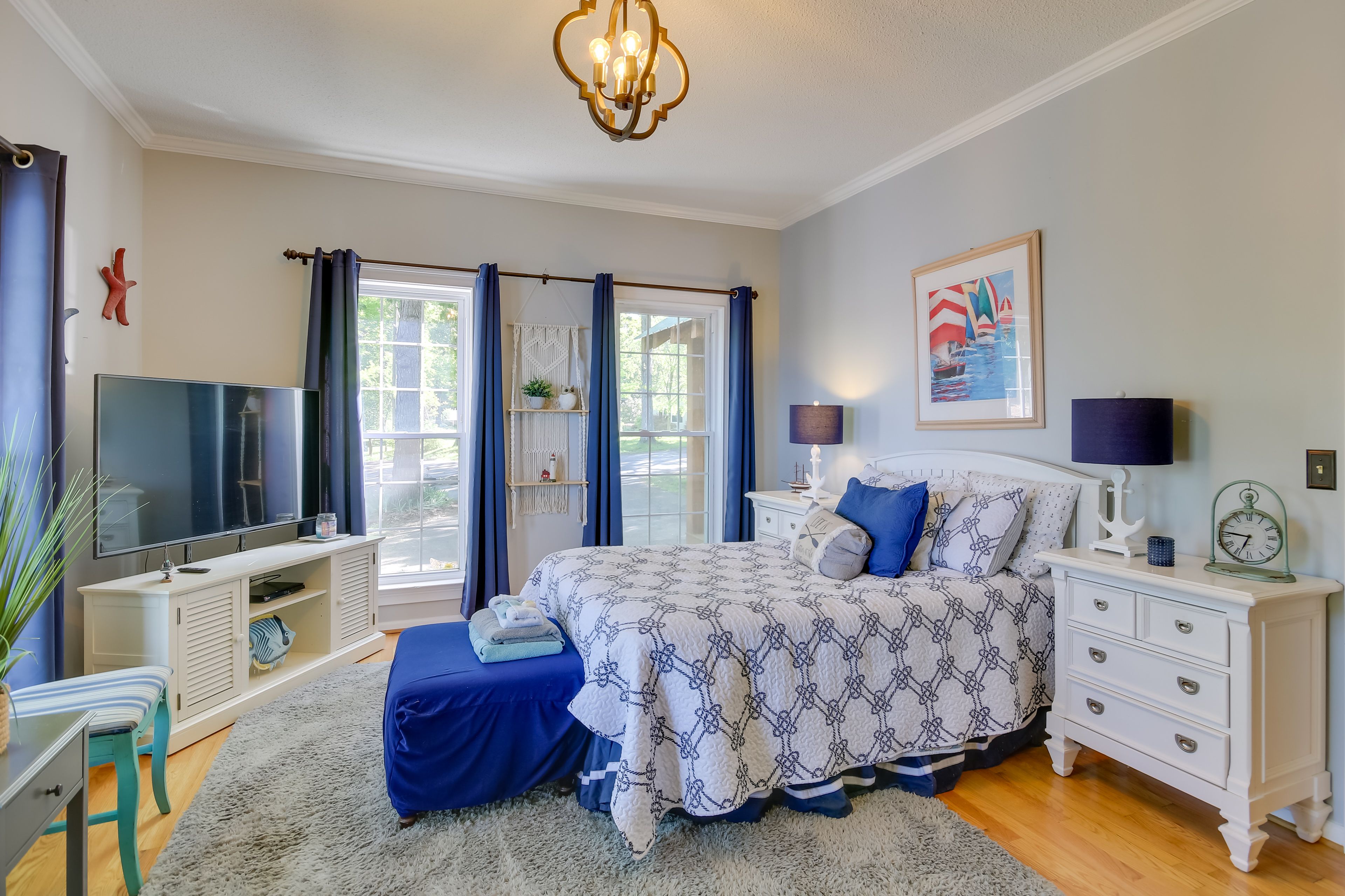 Bedroom 3 | Queen Bed | Massage Chair
