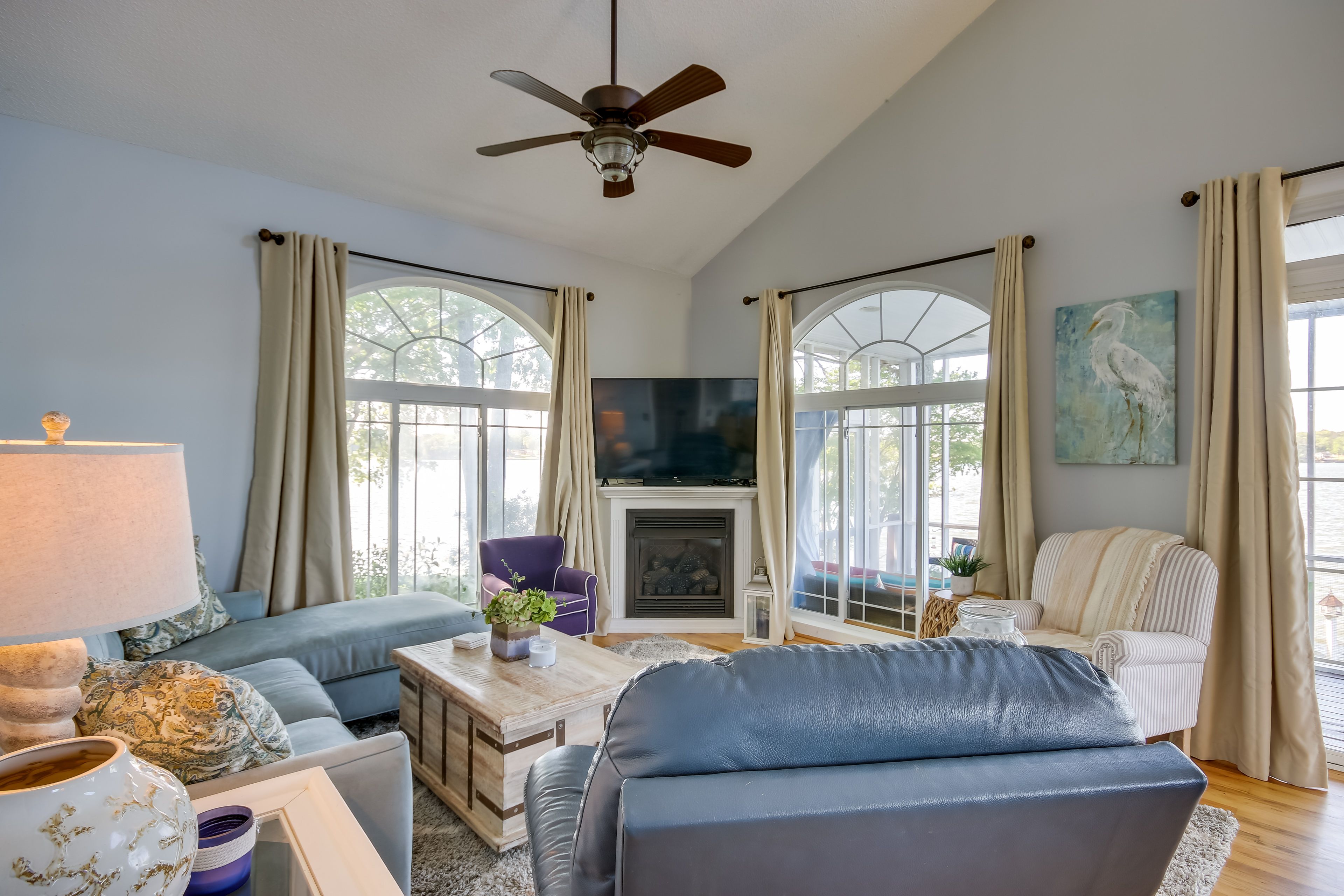 Living Room | Free WiFi | Central Heat & A/C | Smart TV w/ Netflix