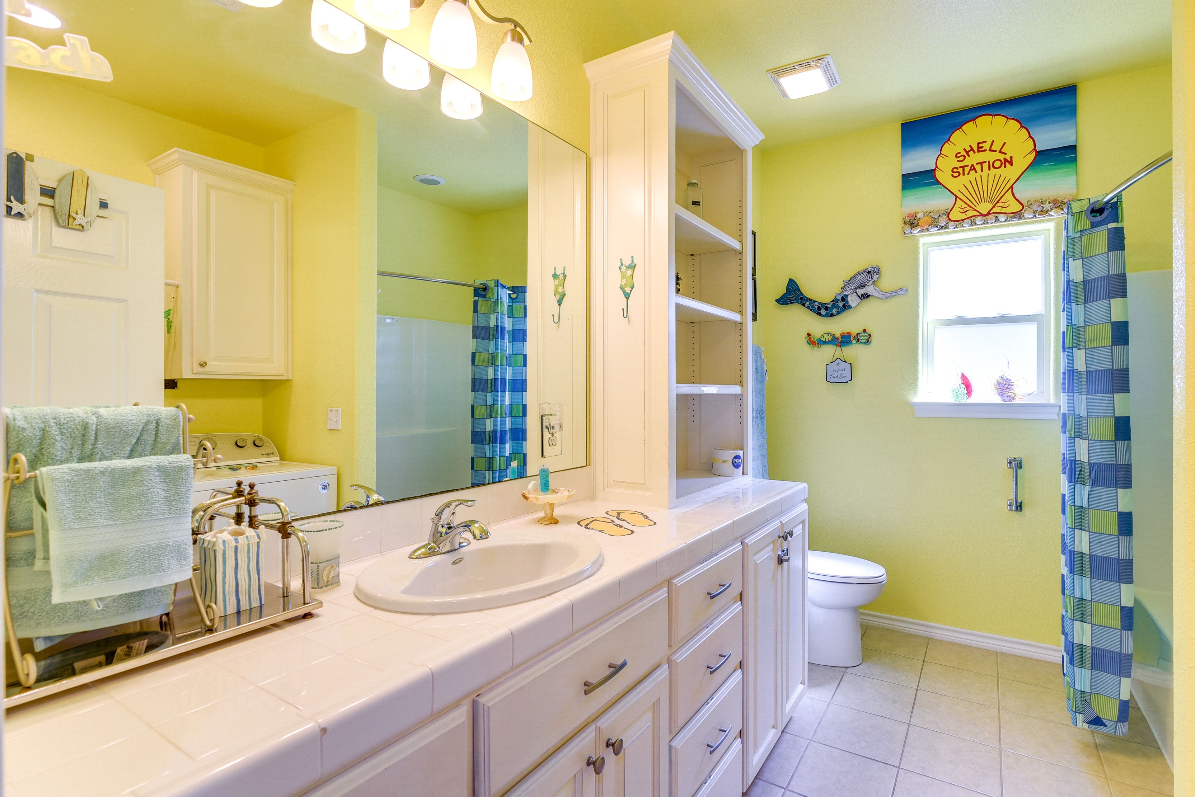 Full Bathroom | Main Level
