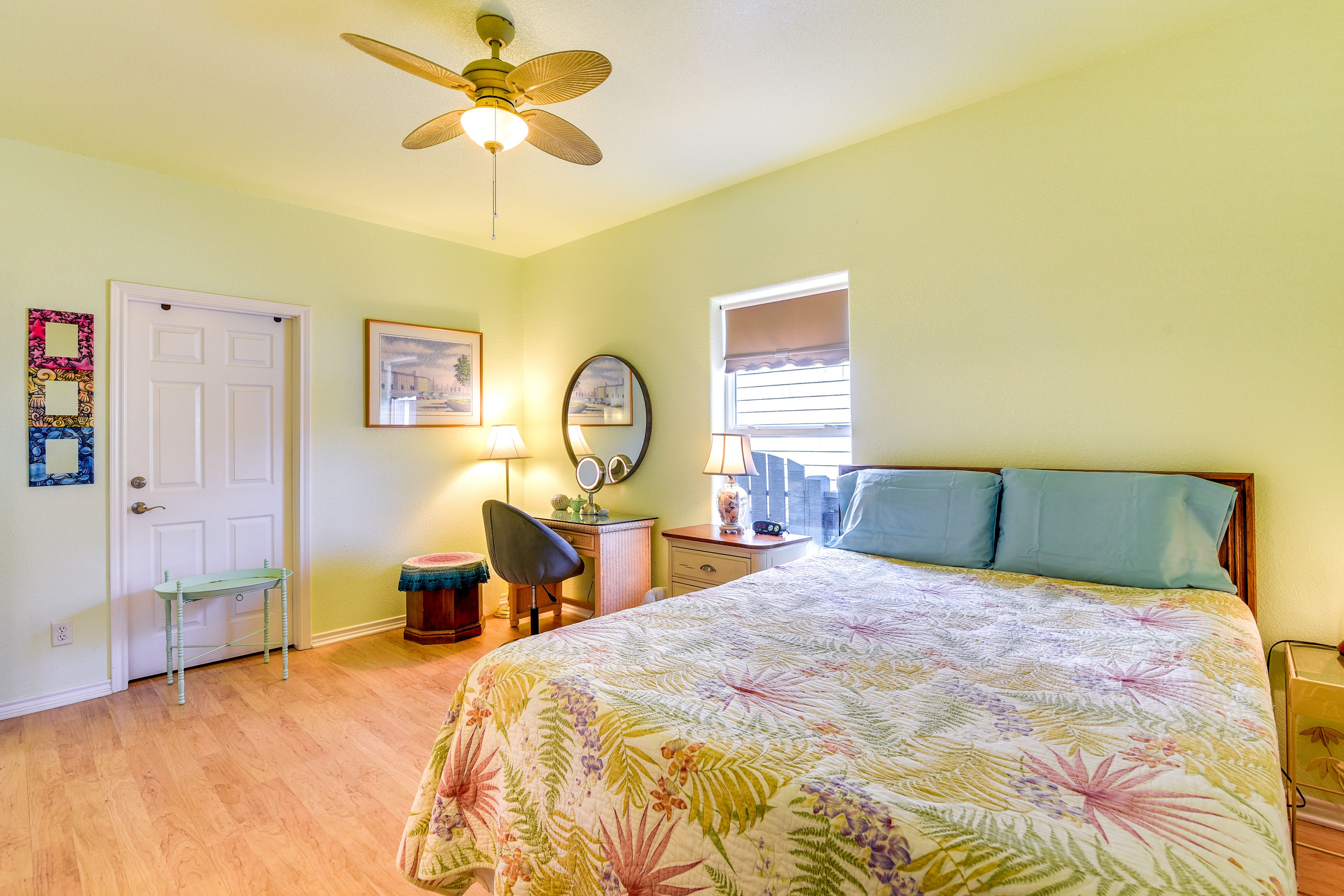 Bedroom 1 | Main Level | Queen Bed | Linens Provided