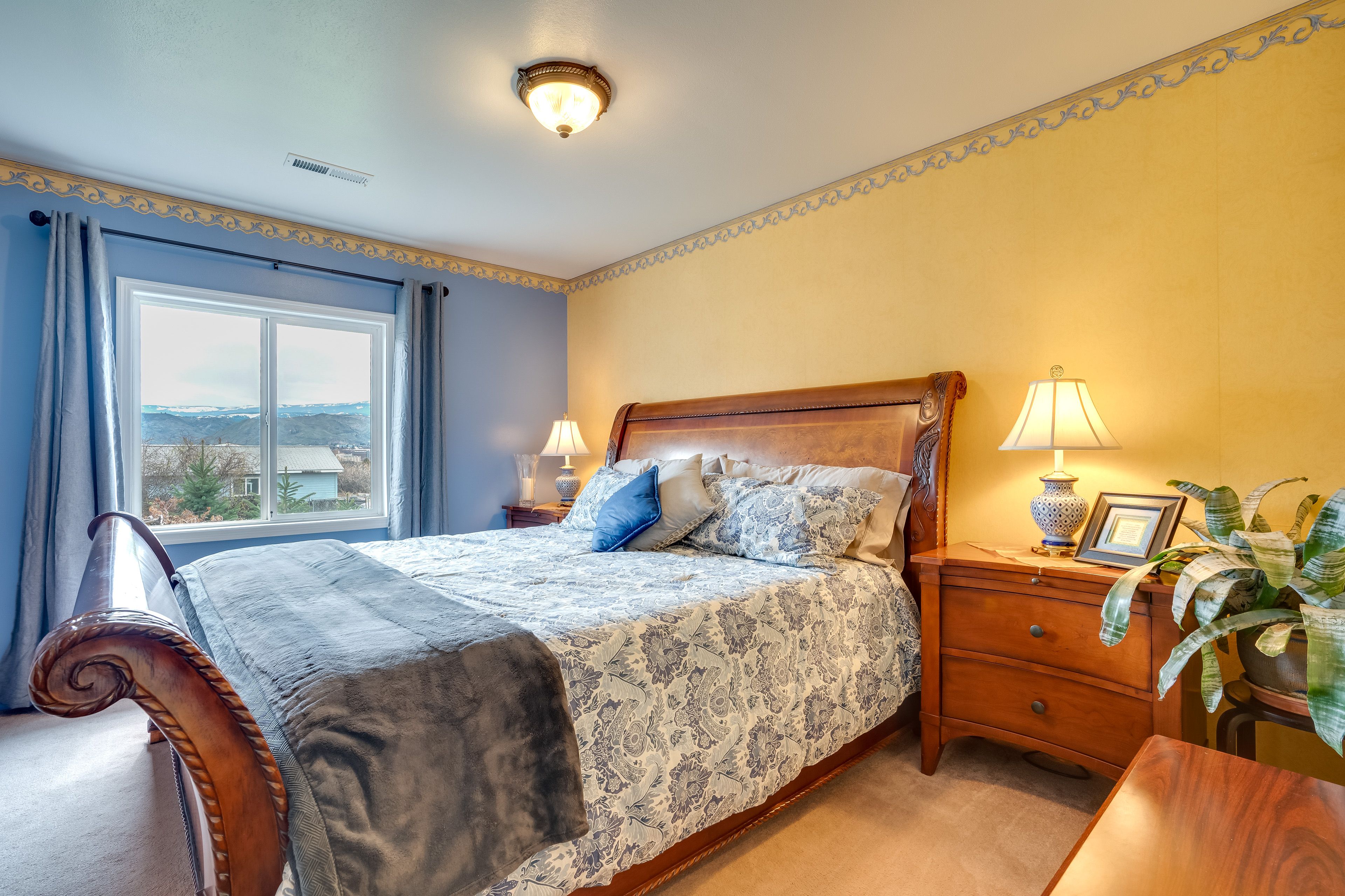 Bedroom 1 | King Bed | Linens Provided