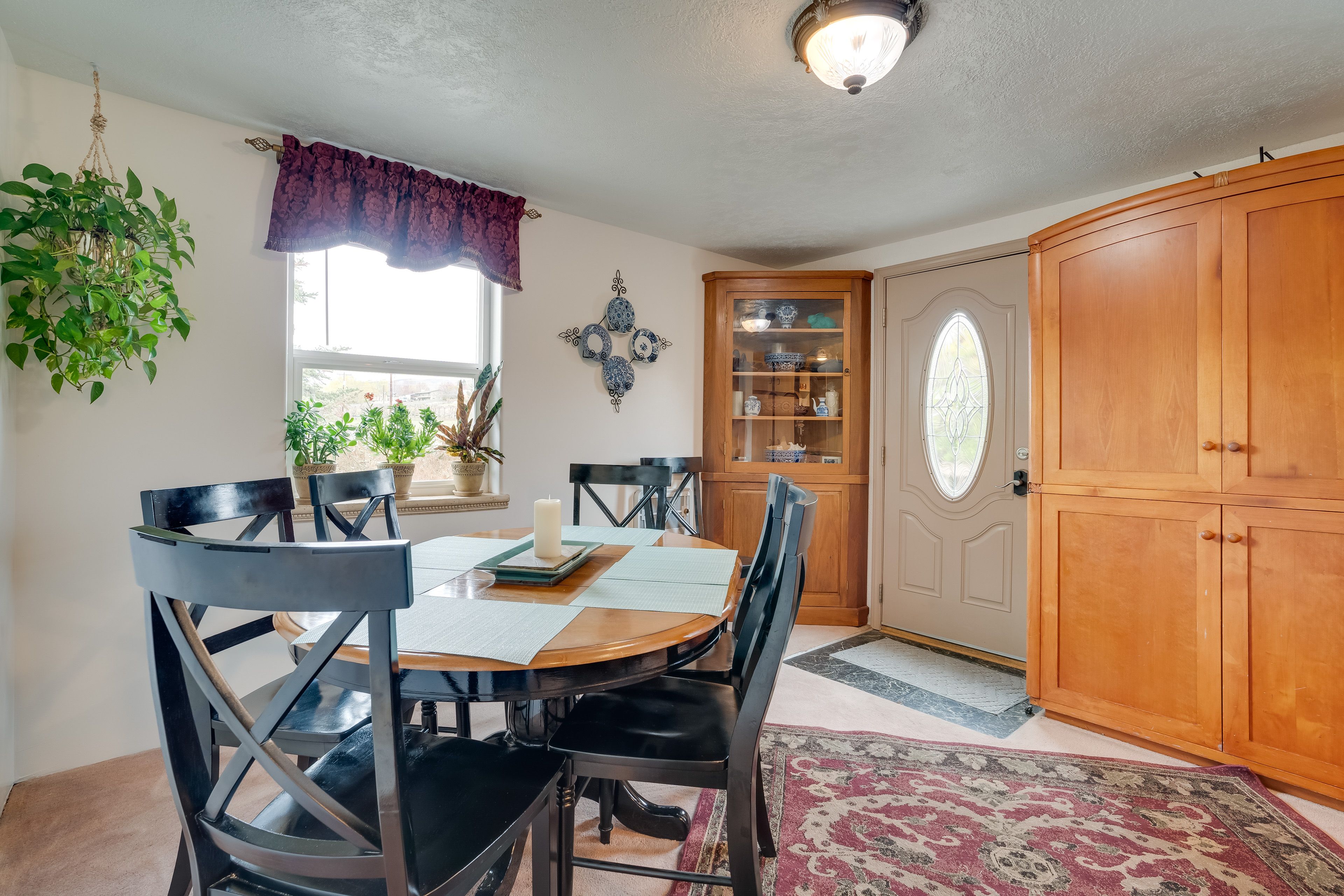 Dining Room | Dishware & Flatware Provided