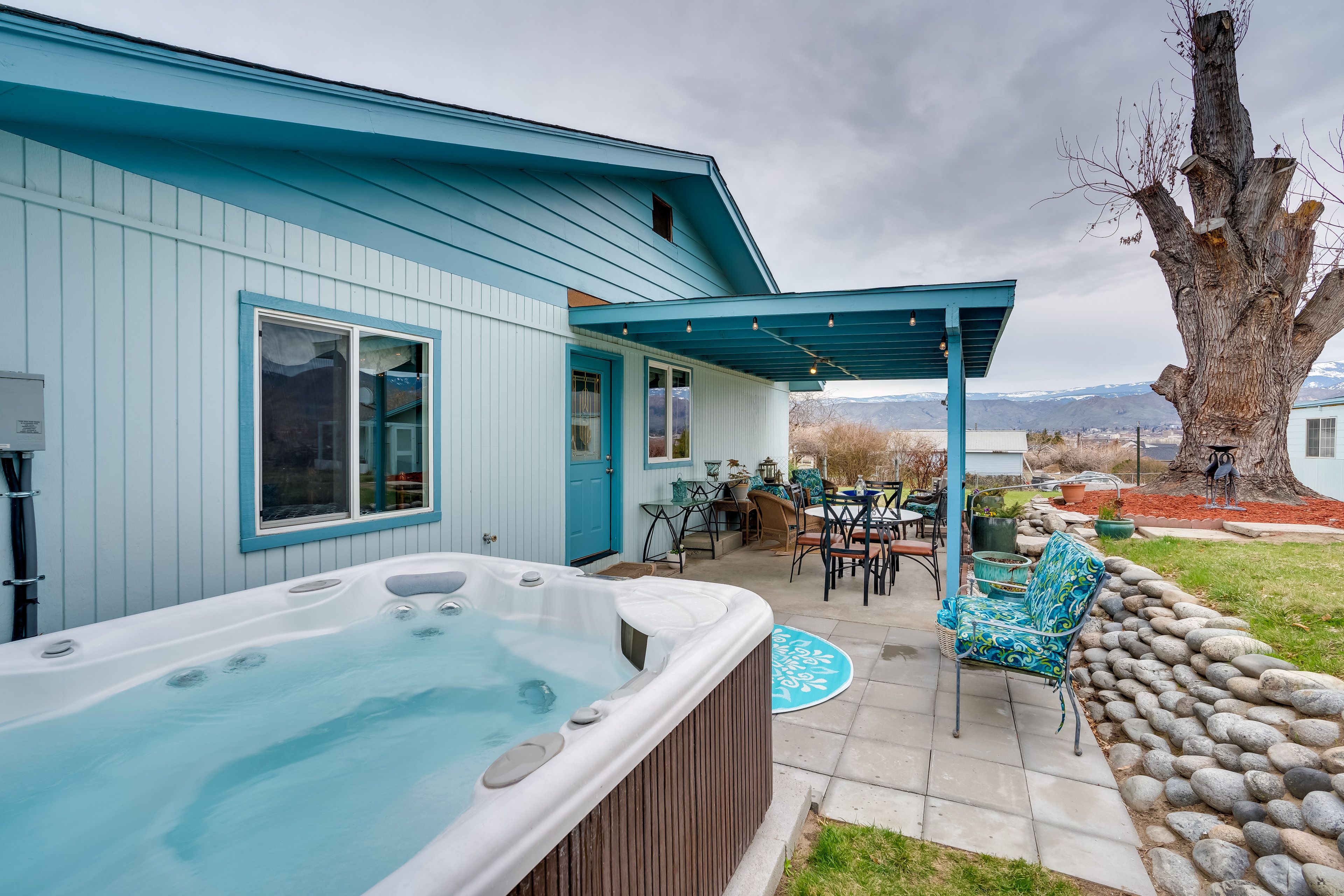 East Wenatchee Vacation Rental | 3BR | 1BA | 1,600 Sq Ft | Stairs Required