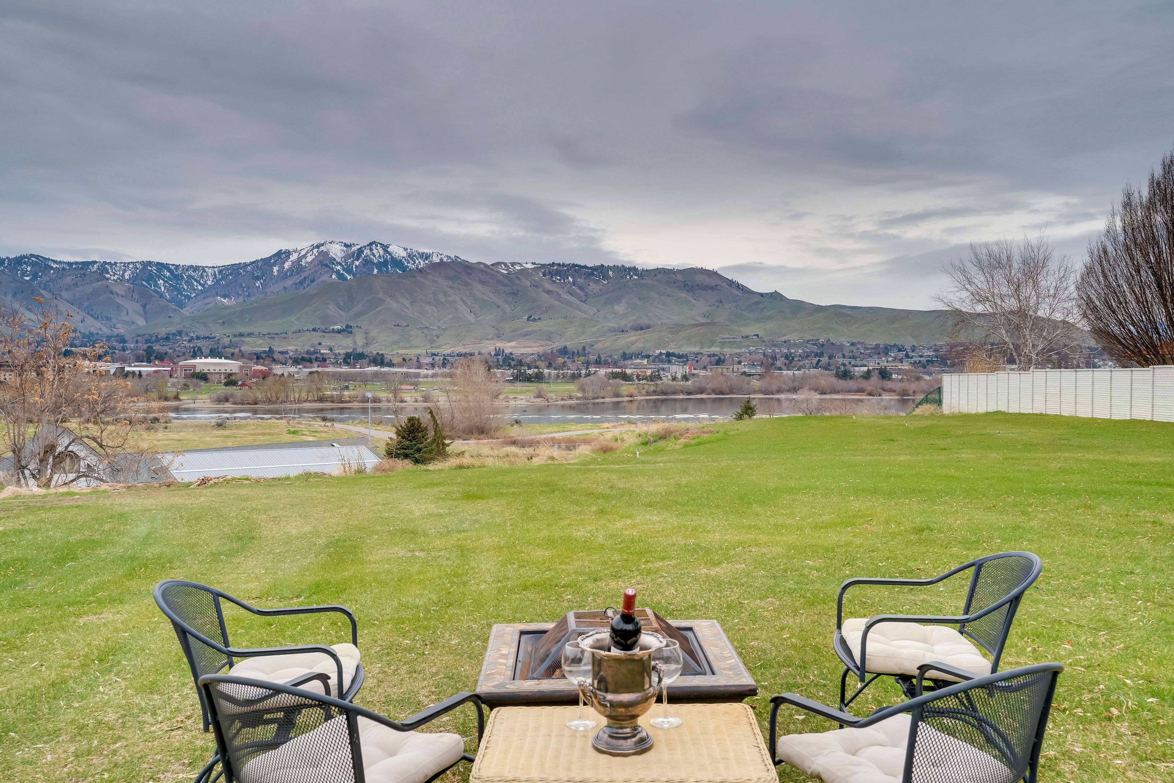 Expansive Backyard | Grill