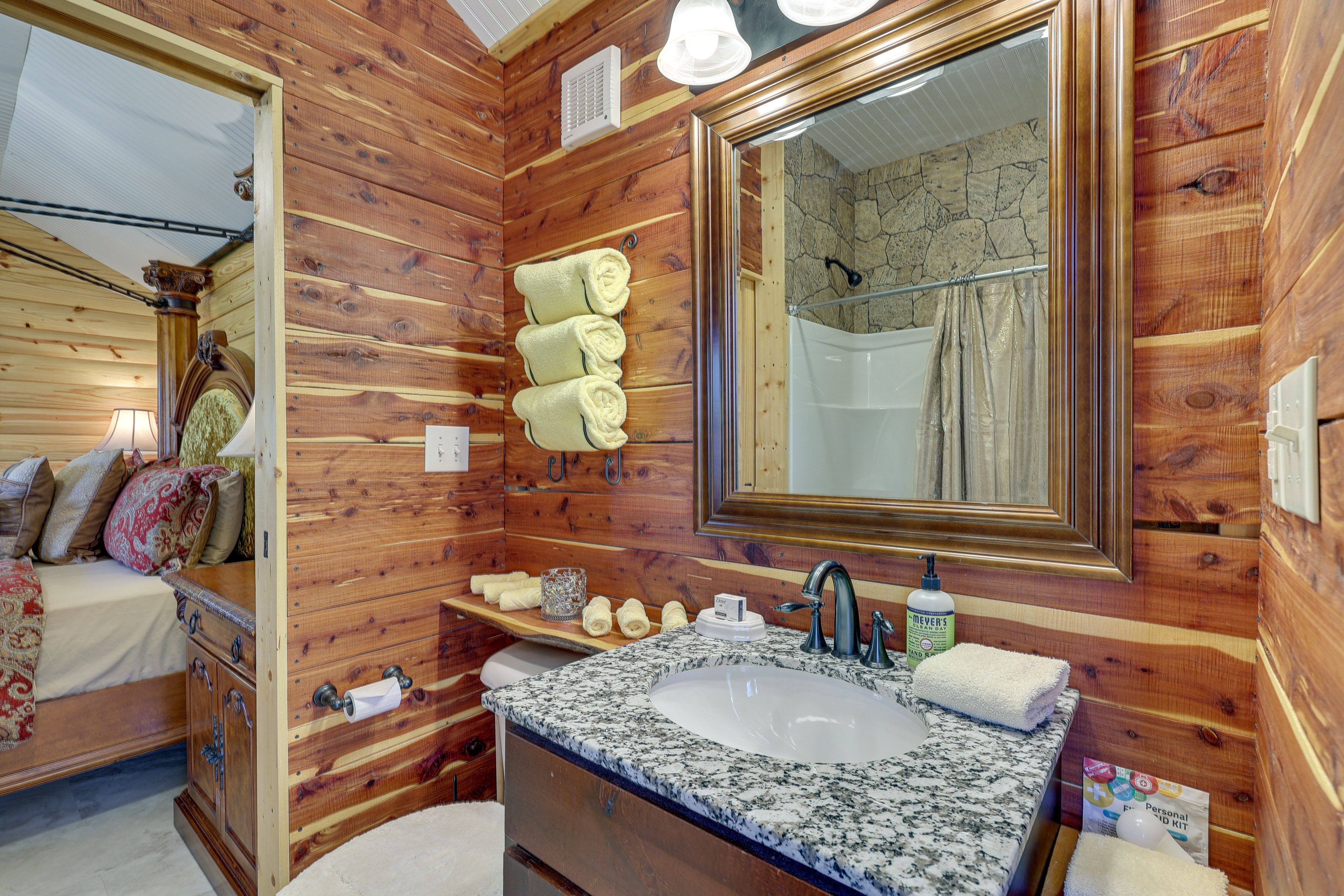 En-Suite Bathroom | Complimentary Toiletries | Hair Dryer