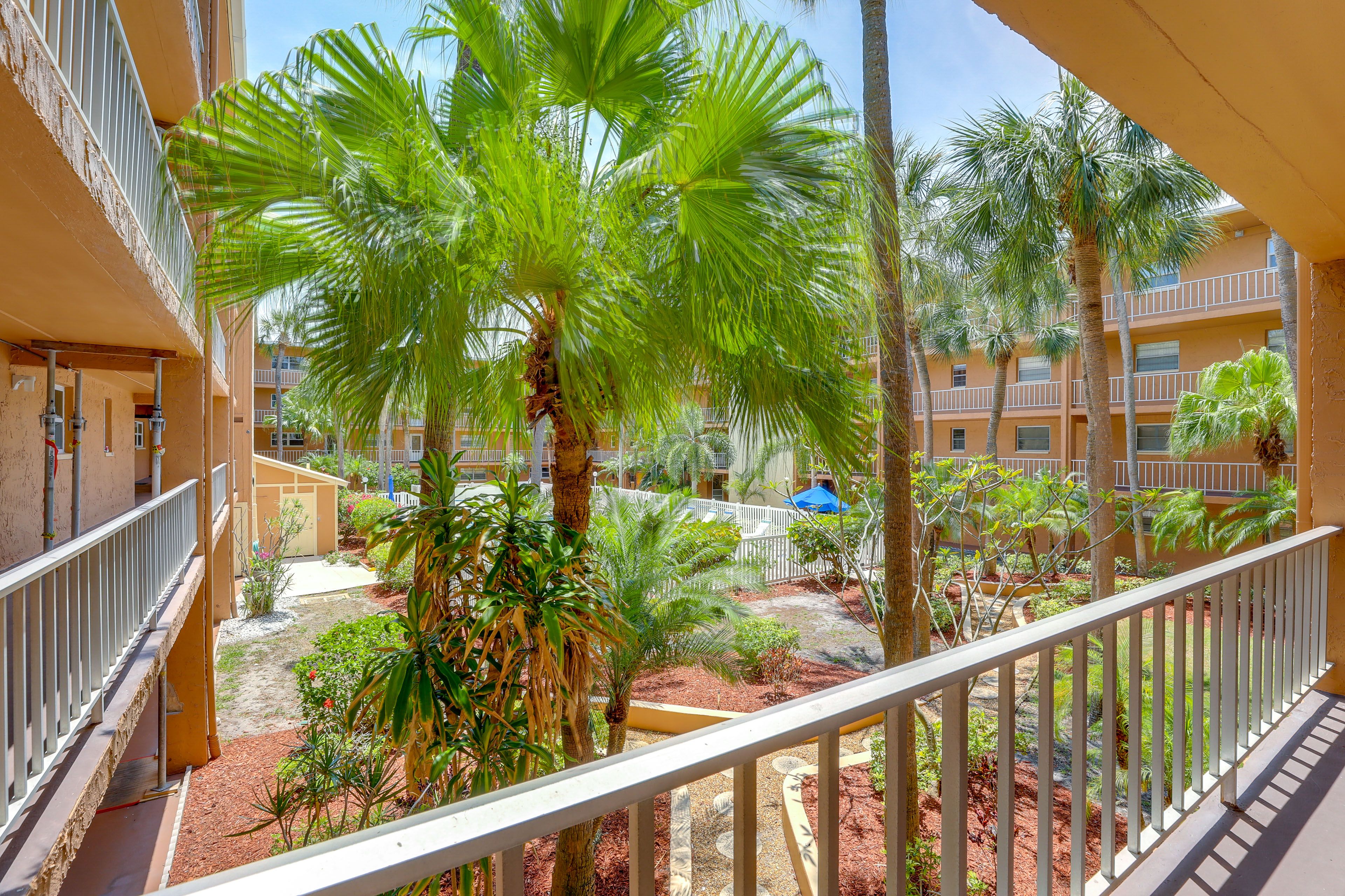 Community | 2 Pools | Hot Tub