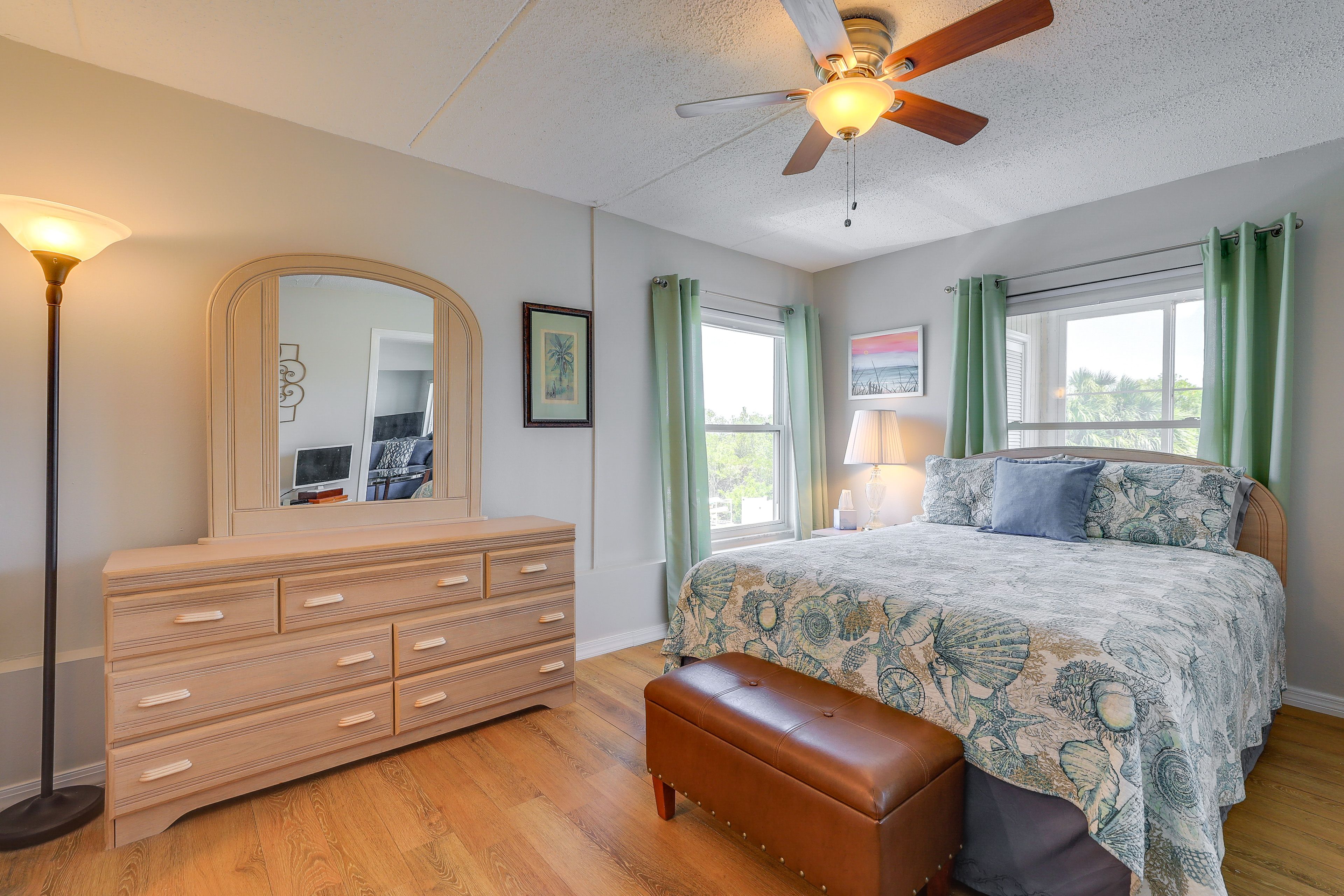 Bedroom 1 | Queen Bed | En-Suite Bath