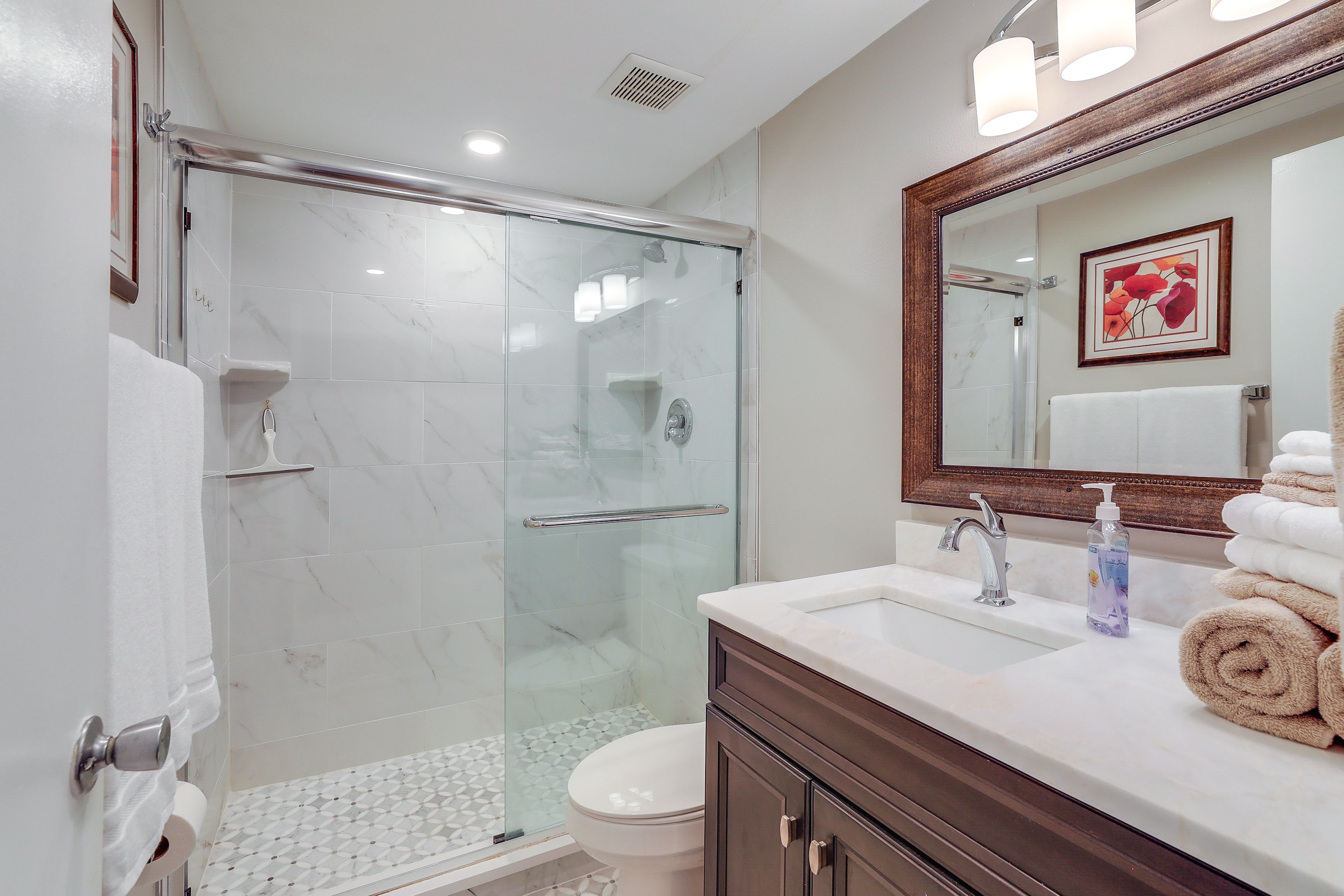 Full Bathroom | Towels Provided
