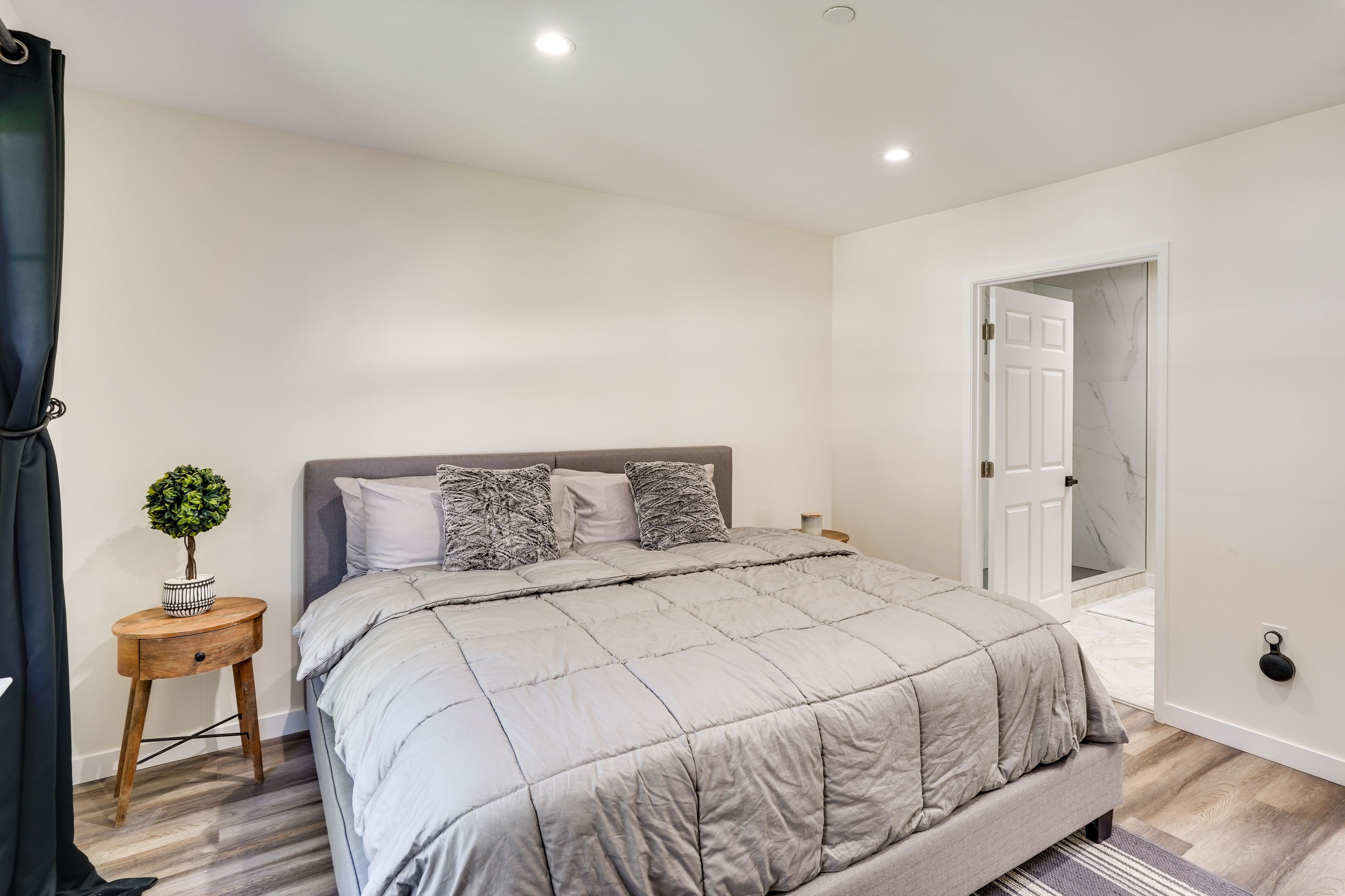 Bedroom 1 | King Bed | Linens Provided | En-Suite Bathroom