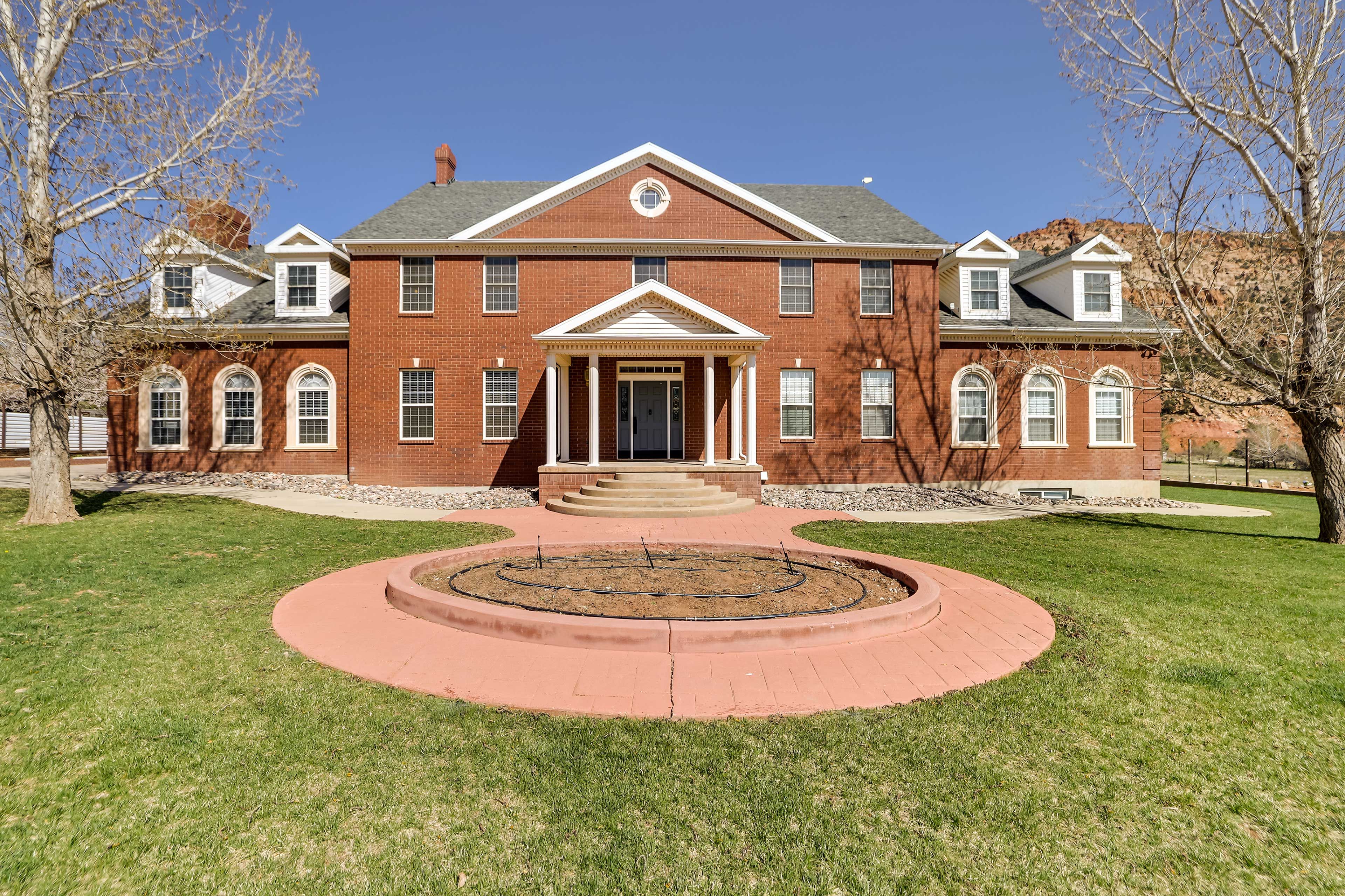 Hildale Vacation Rental | 11BR | 8.5BA | 7,000 Sq Ft | Stairs Required