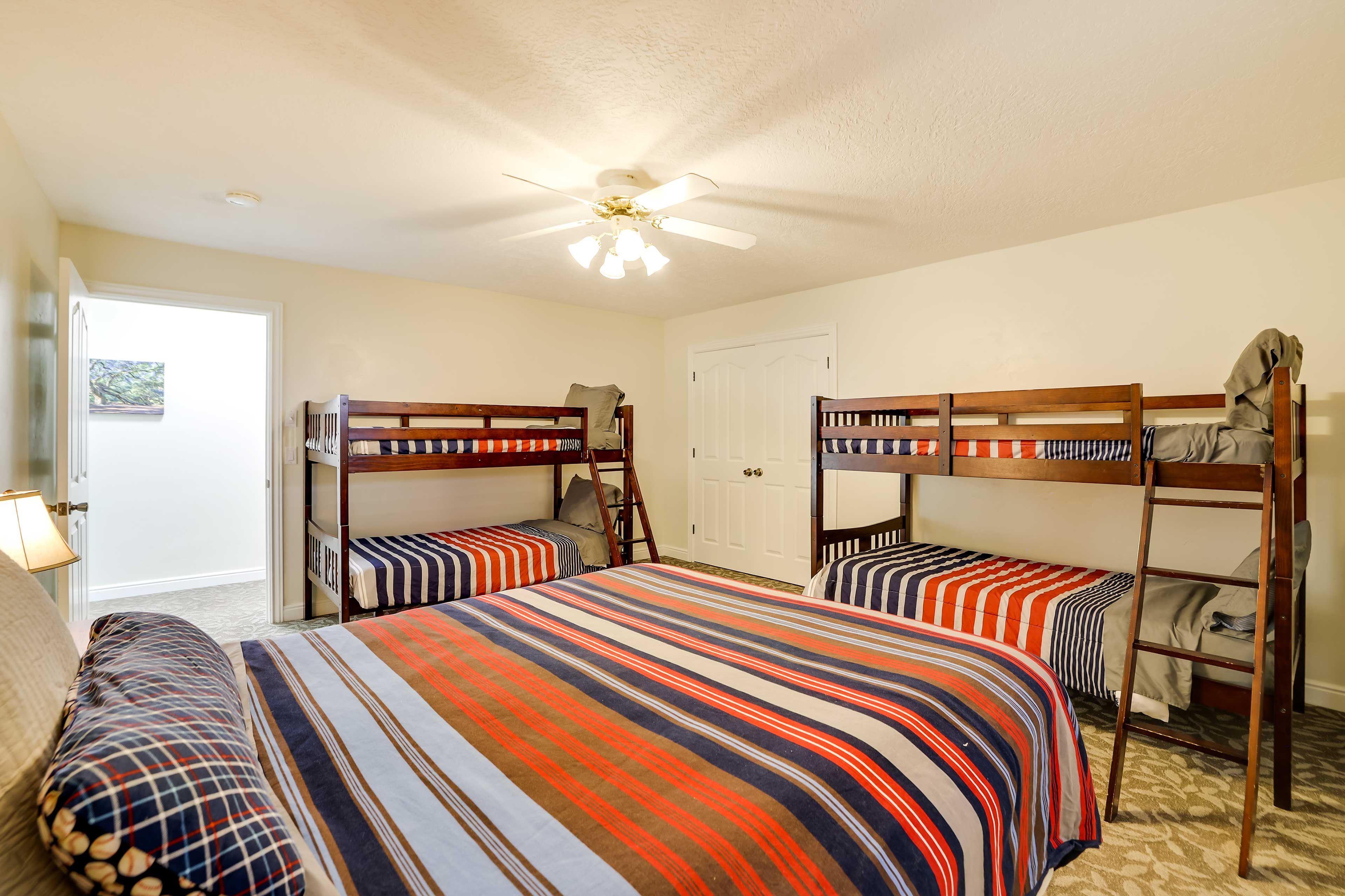 Bedroom 4 | Queen Bed | 2 Twin Bunk Beds