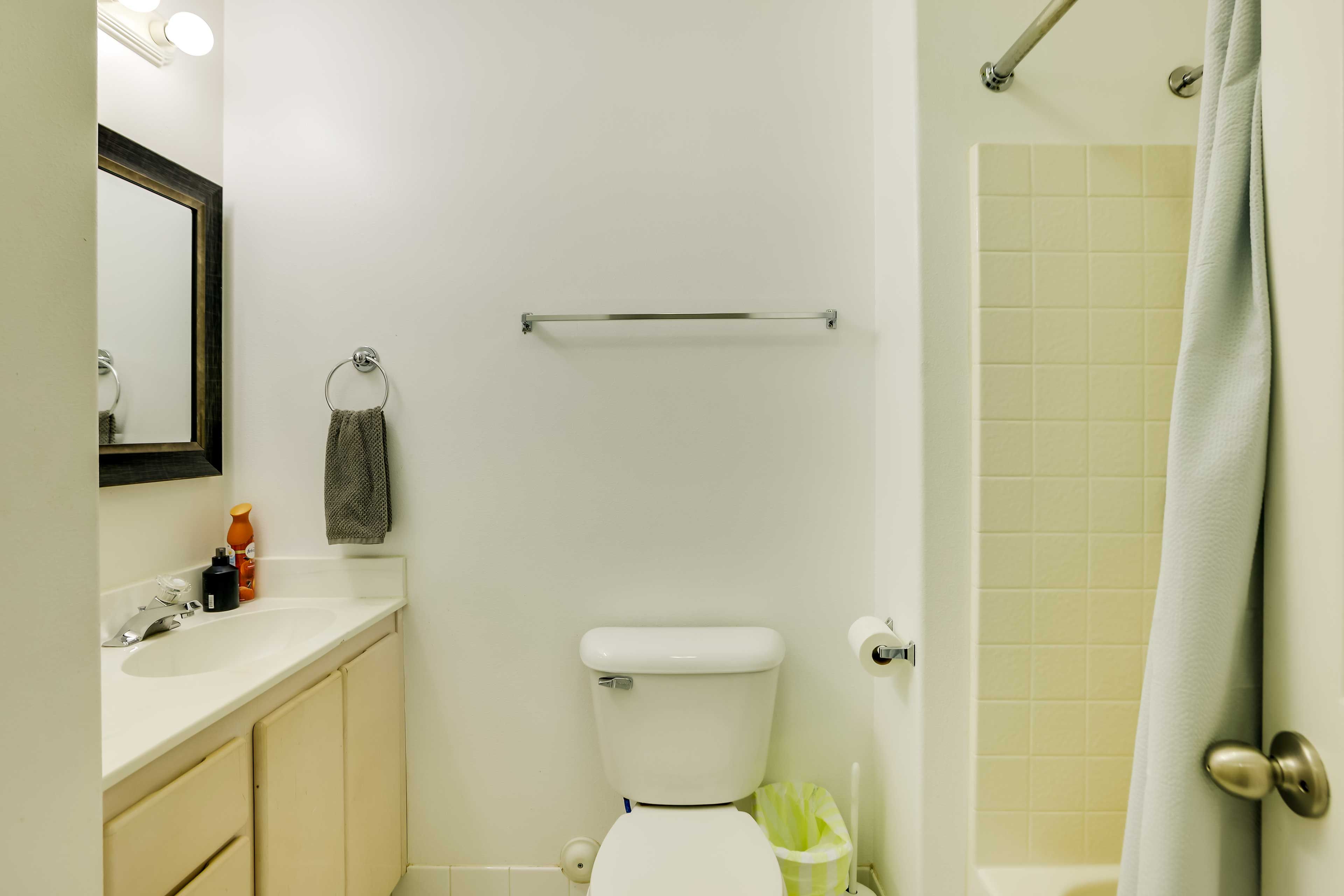 Full Bathroom | Shower/Tub Combo