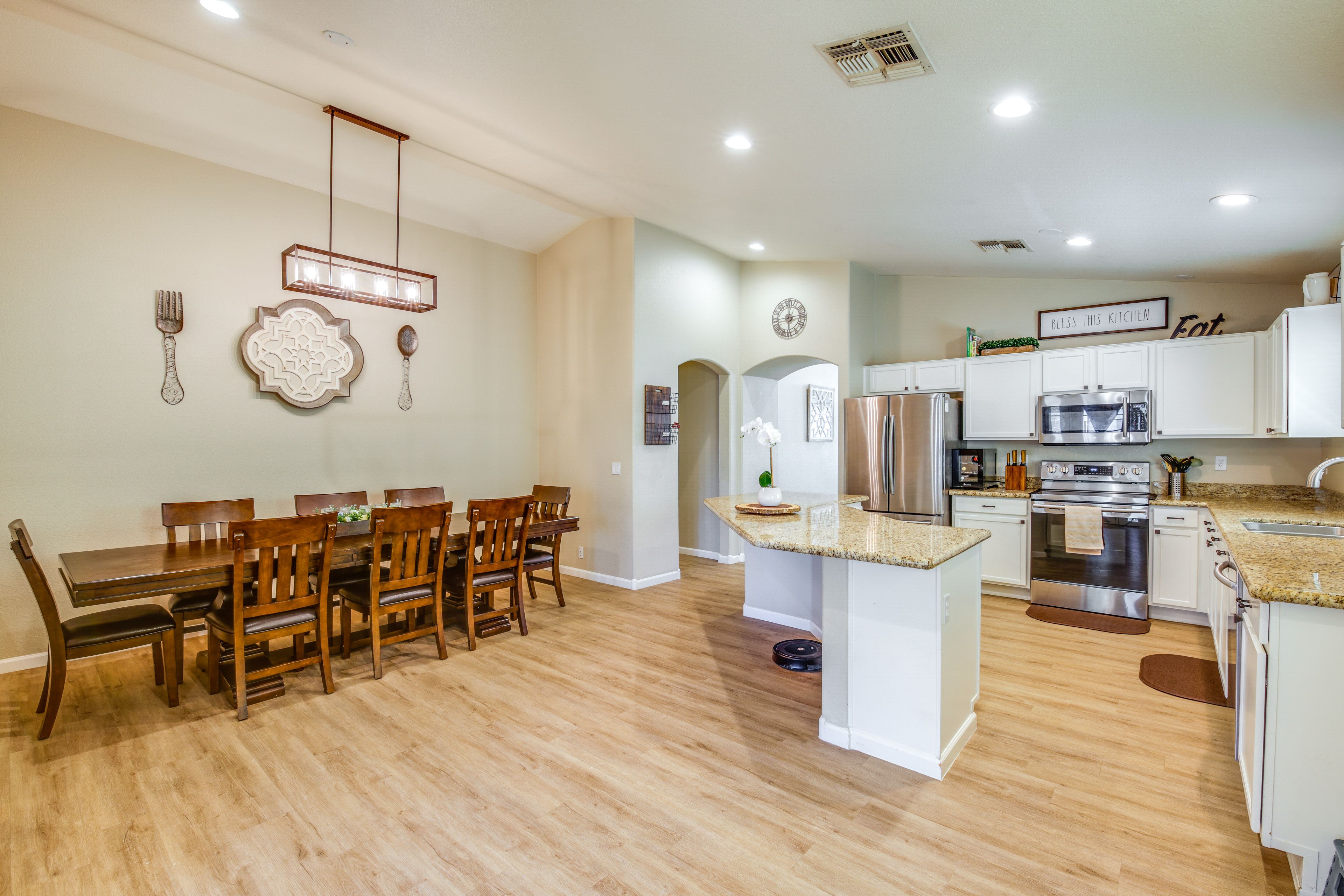 Dining Room | Free WiFi | Central A/C