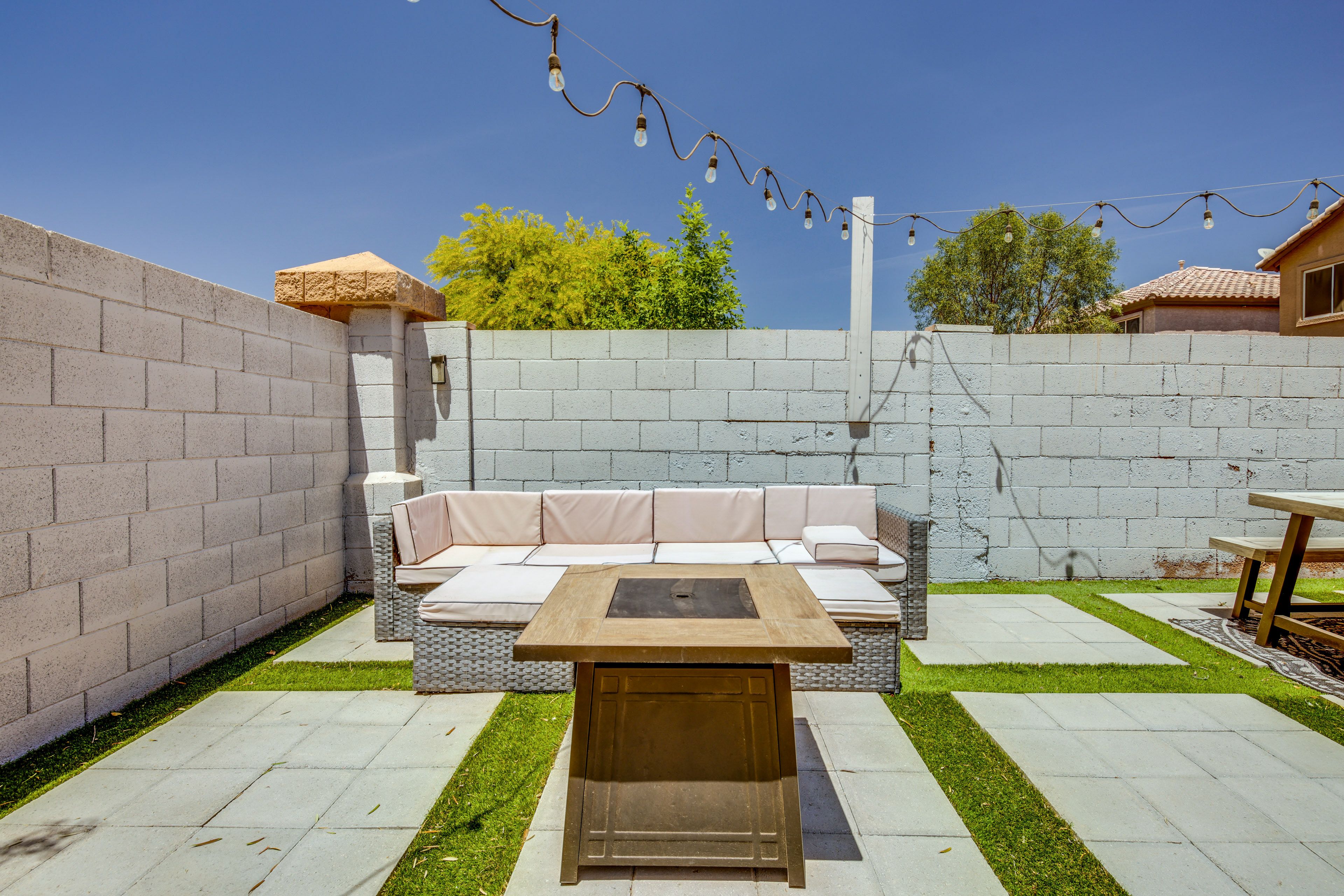 Outdoor Entertainment Area | Gas Fire Pit | Gas Grill | Picnic Table