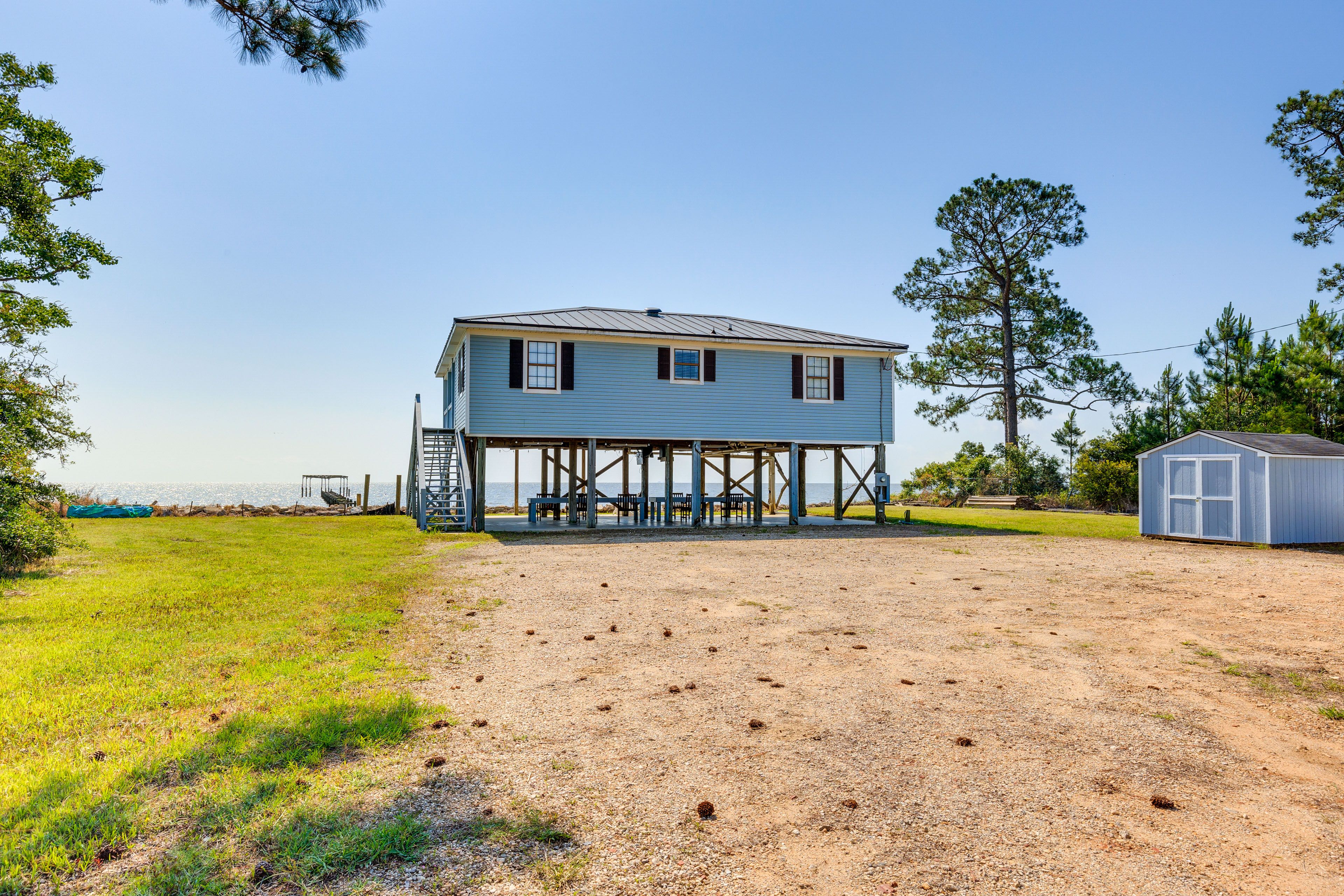 Parking | Driveway (5 Vehicles) | RV/Trailer/Boat Parking