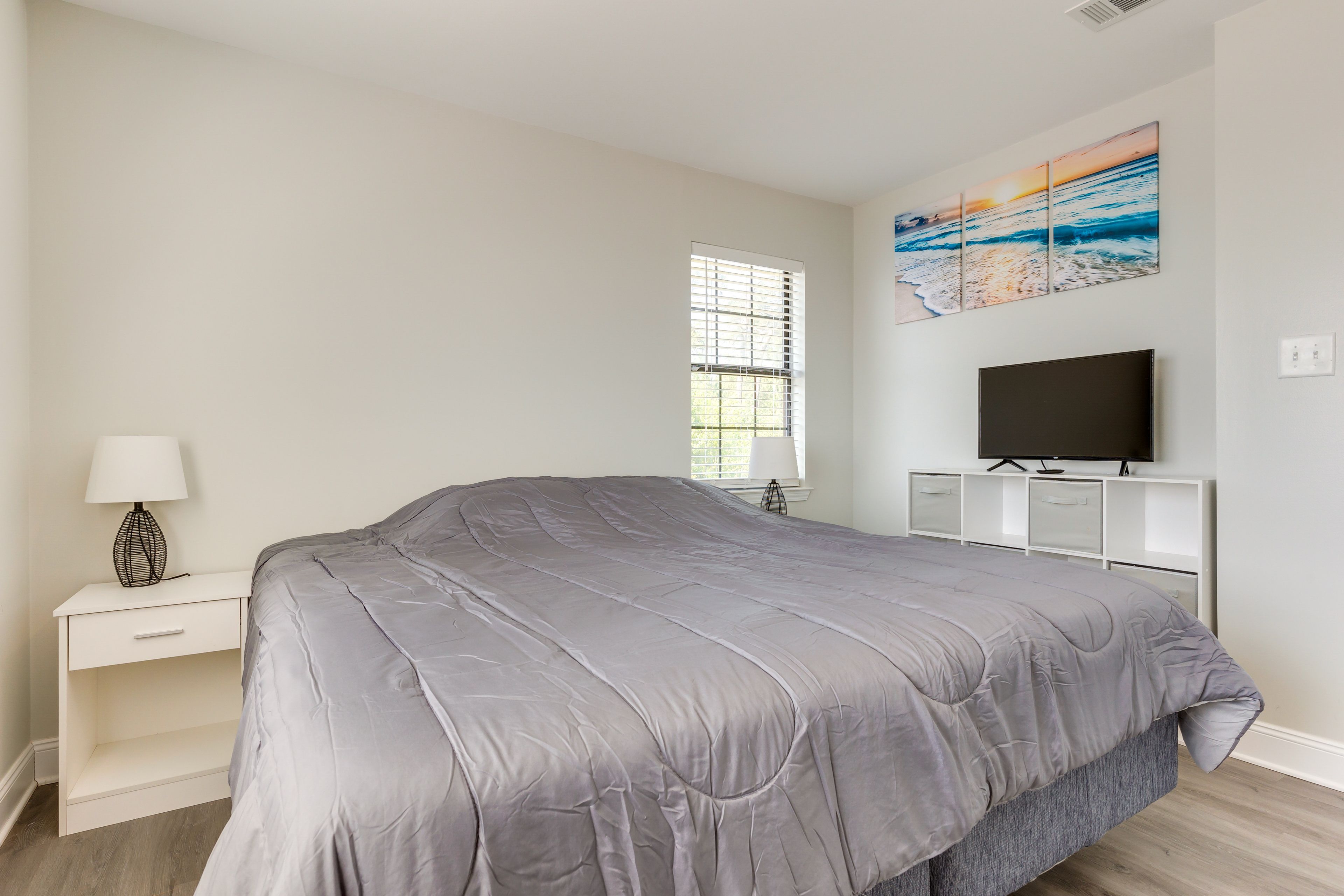 Bedroom 1 | King Bed | En-Suite Bathroom
