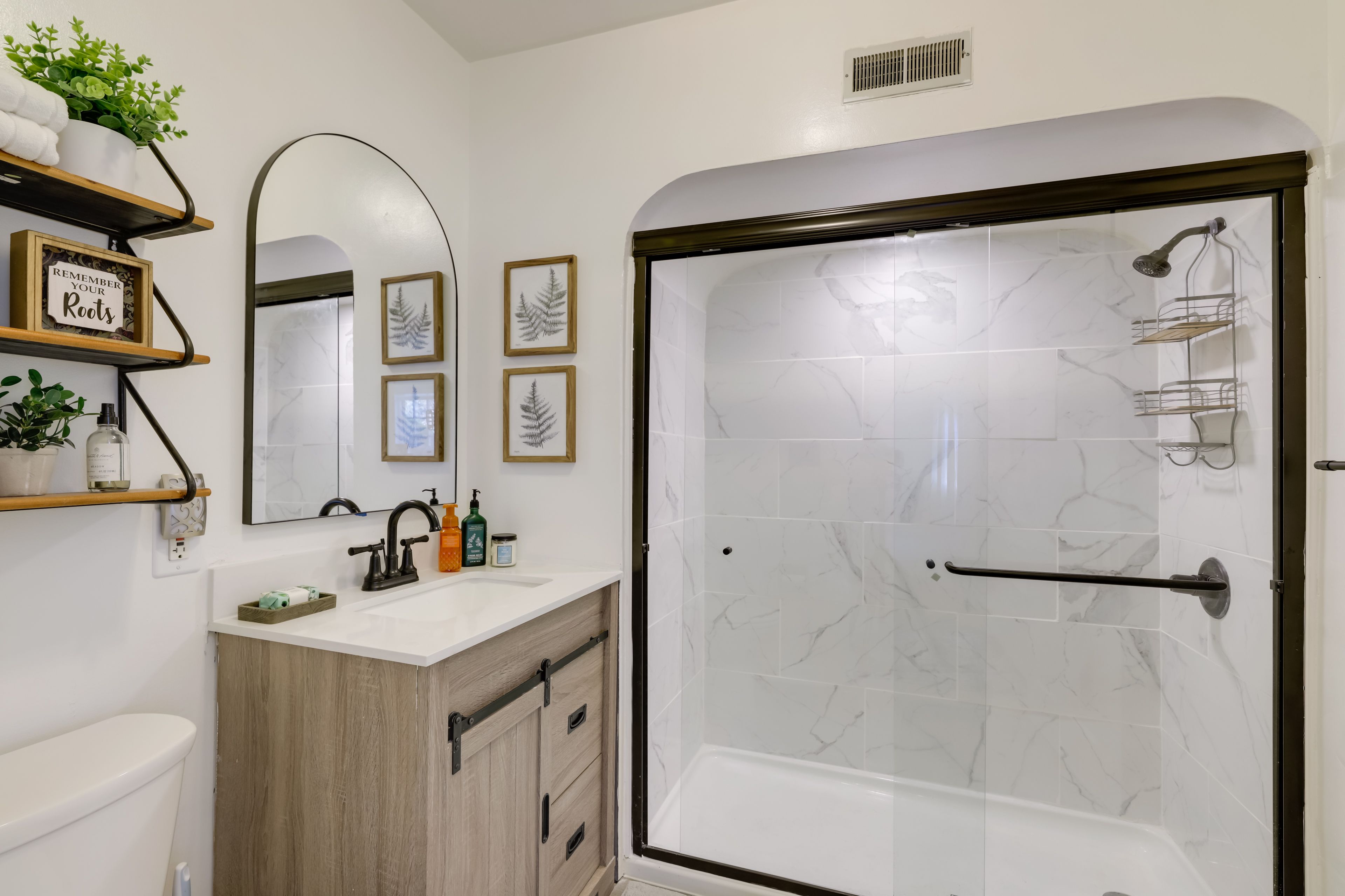 Full Bath | Complimentary Toiletries | Towels Provided