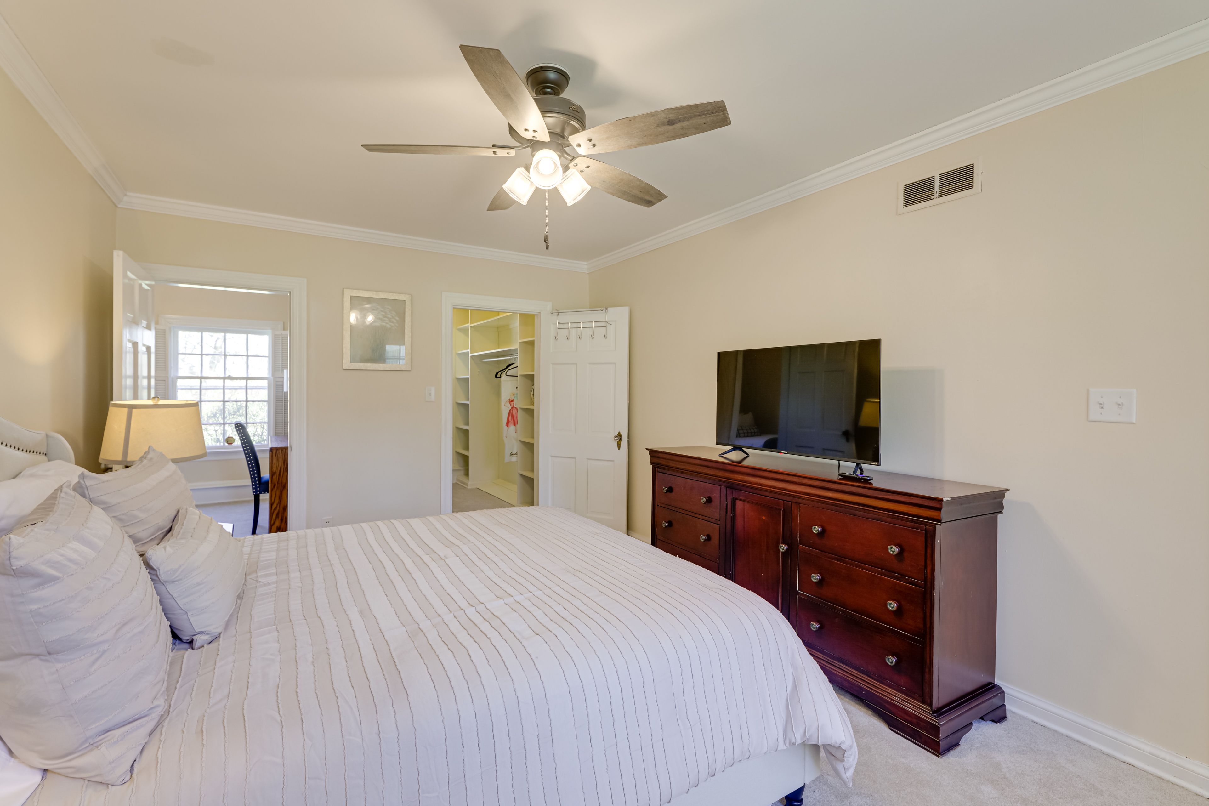 Bedroom 1 | Queen Bed | Smart TV | Linens Provided | Access to Bedroom 3