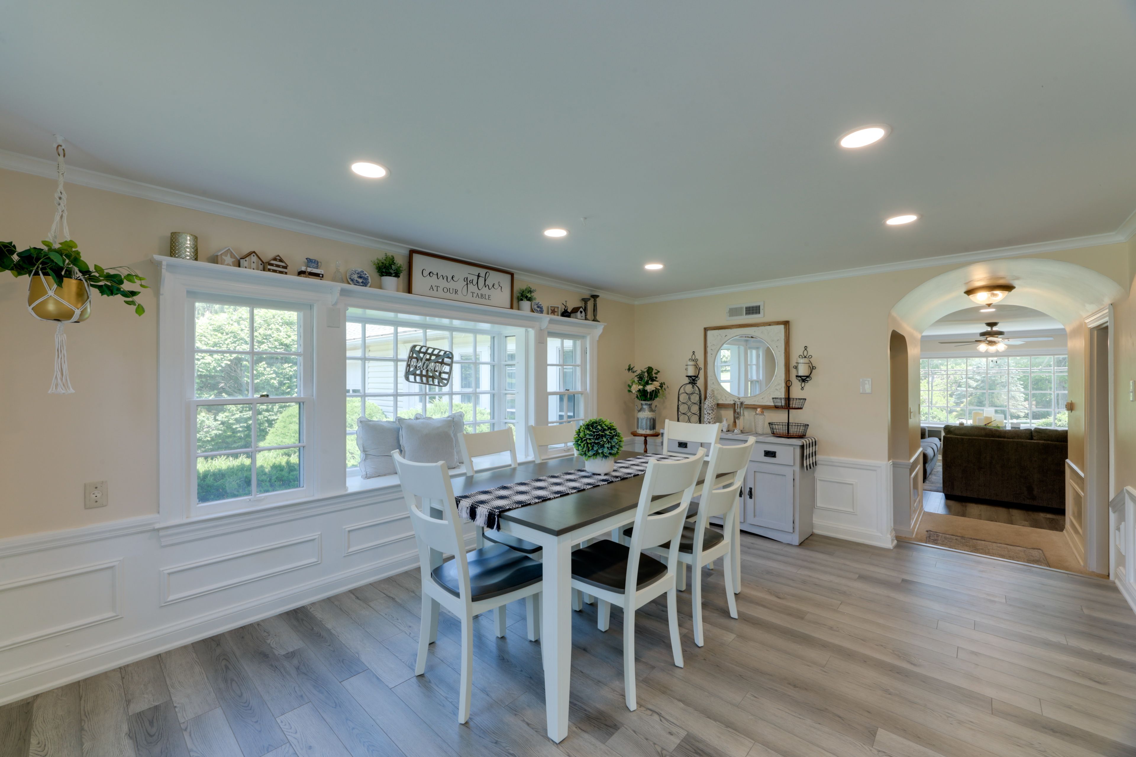 Dining Area | Dishware & Flatware Provided