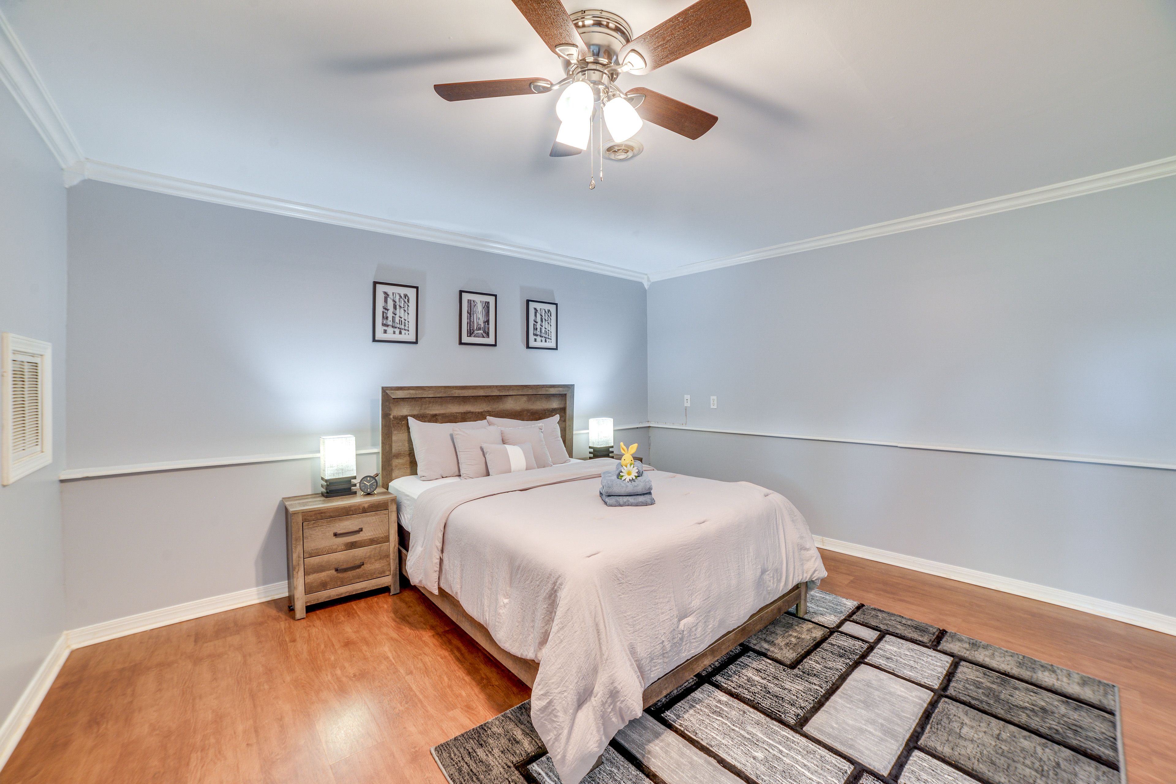 Bedroom 1 | Queen Bed | En-Suite Bathroom