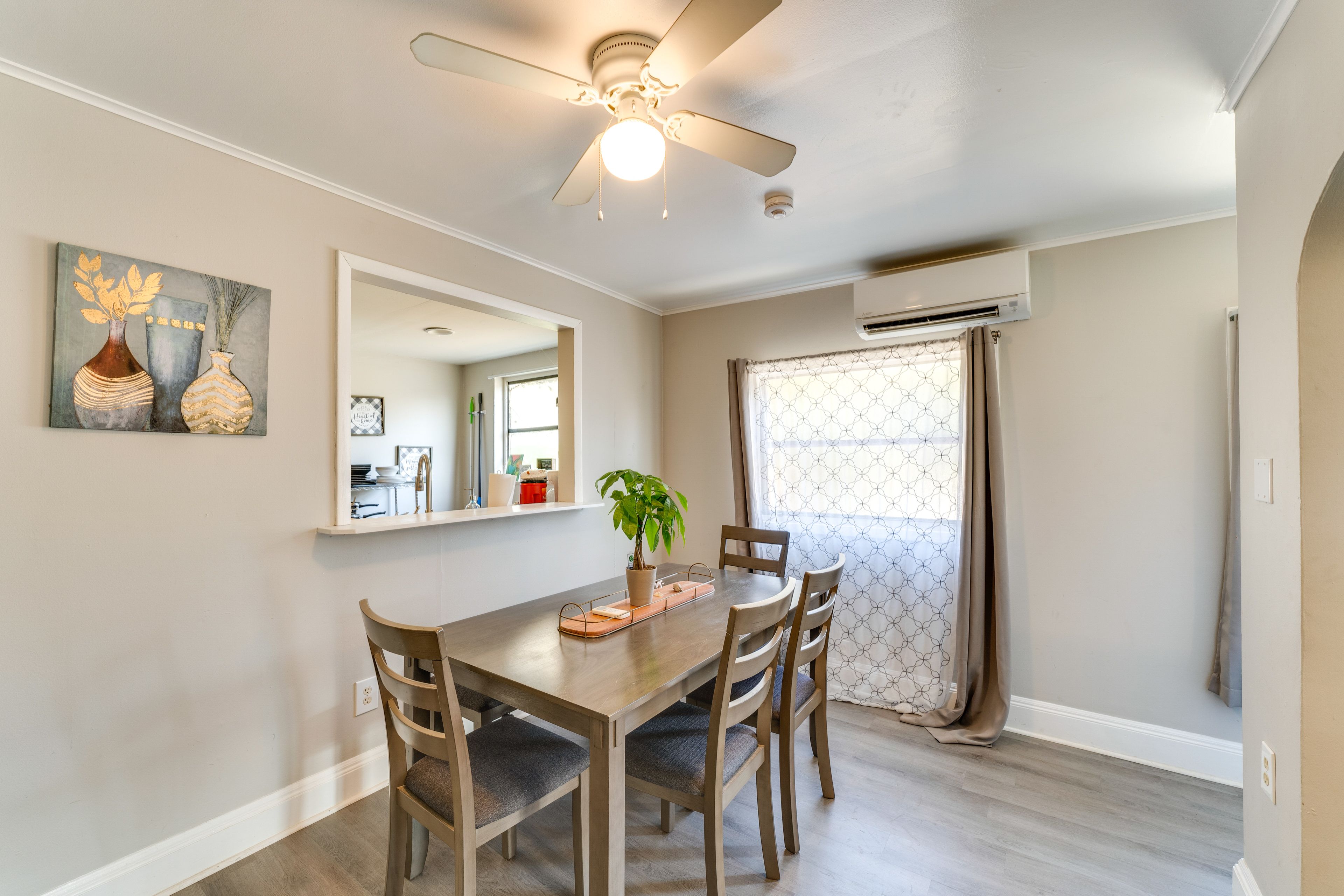 Dining Area | Dishware & Flatware Provided