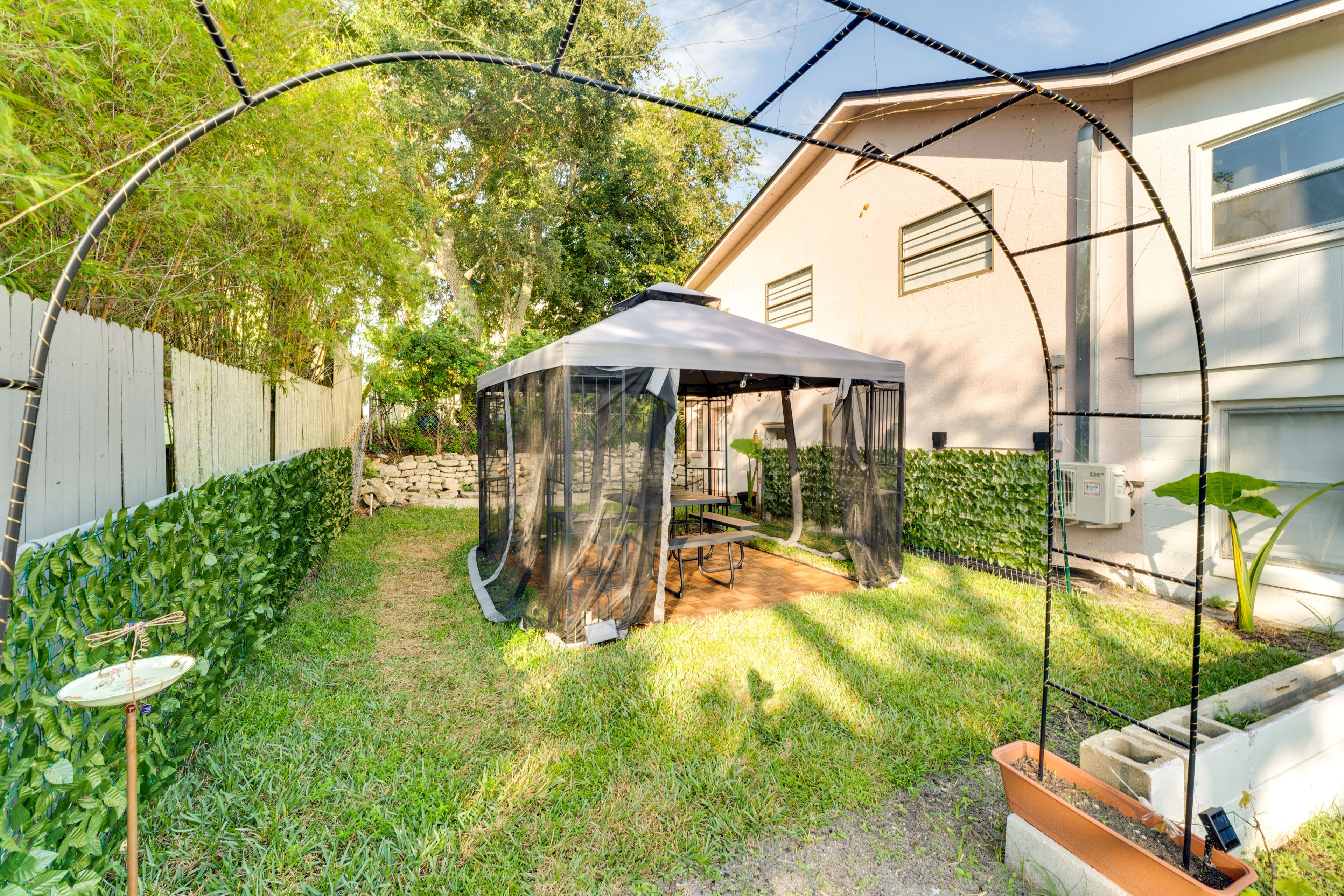 Shared Yard | Screened Gazebo w/ Outdoor Dining Set