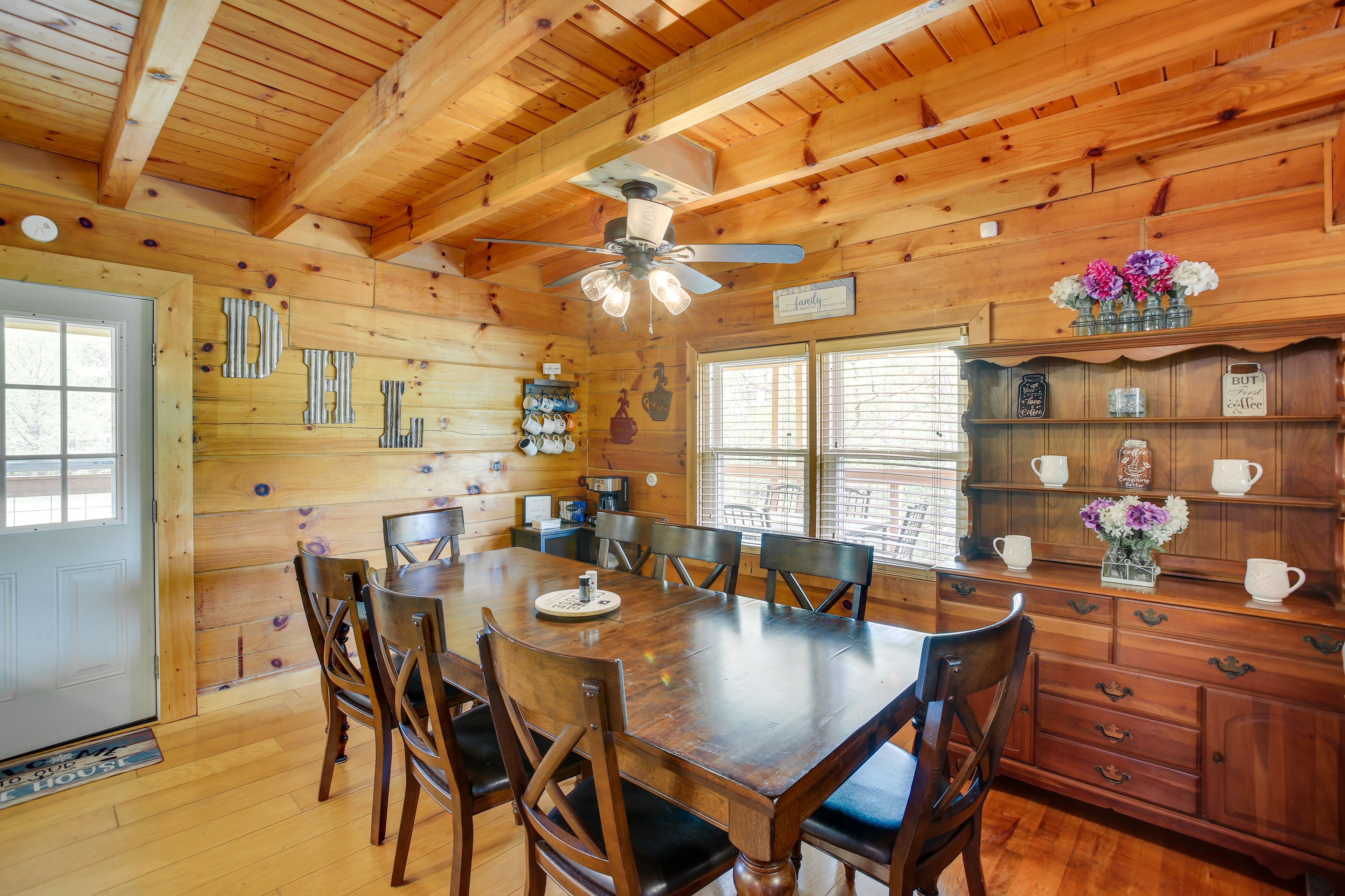 Dining Area | Dishware & Flatware Provided | Central Air Conditioning & Heating