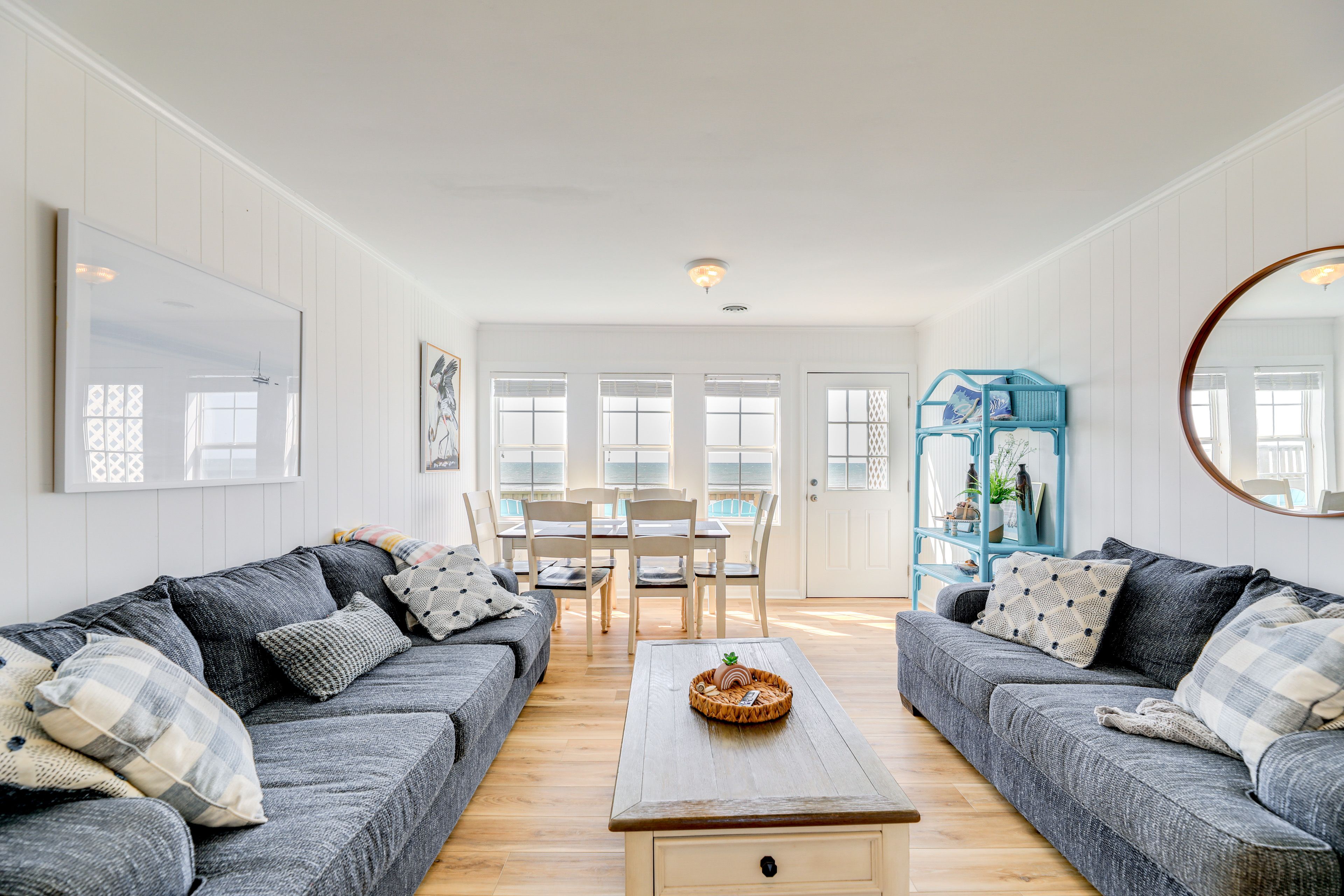 Living Room | Free WiFi | Central A/C | Smart TV