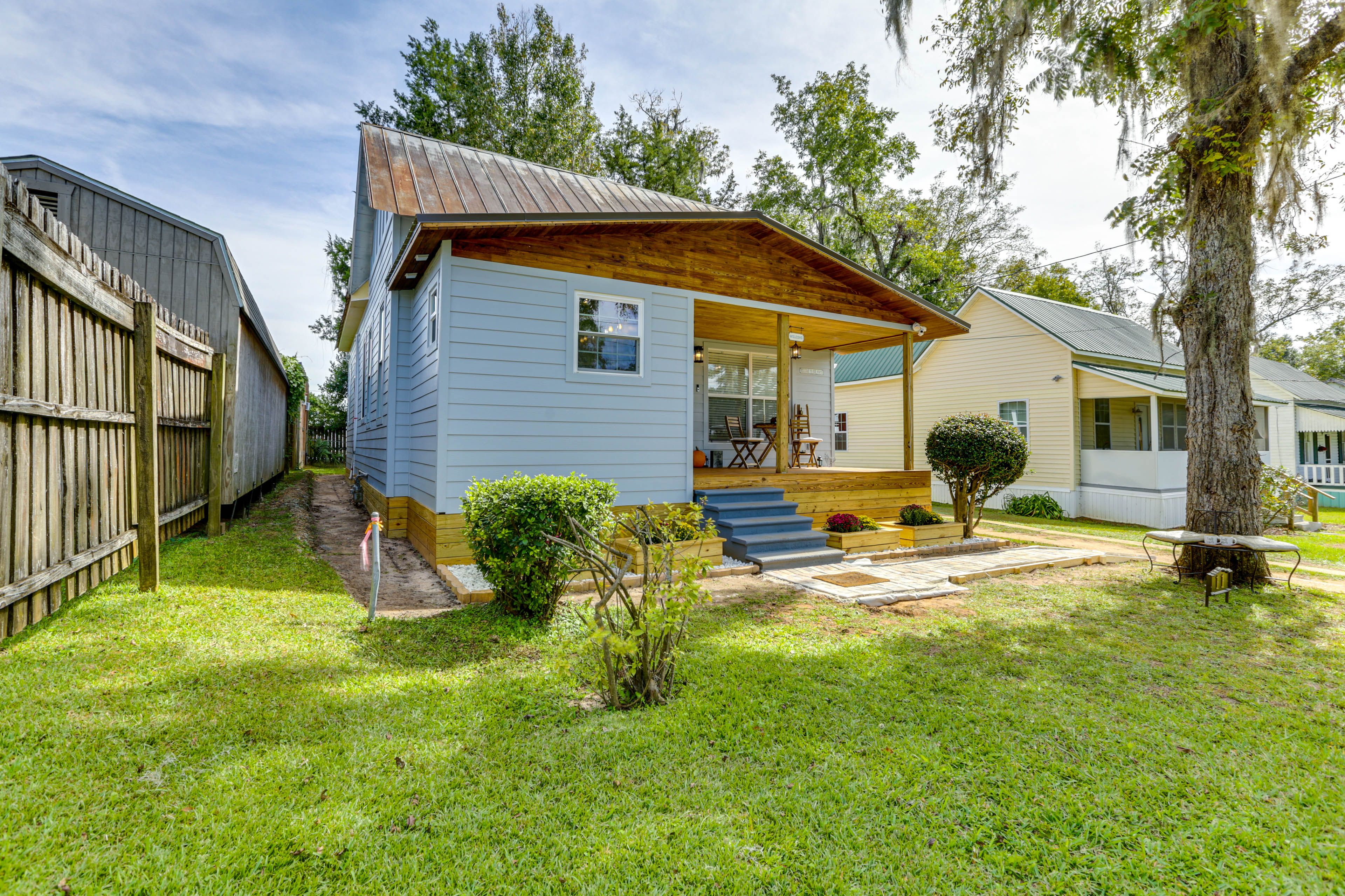 Quincy Vacation Rental | 2BR | 2BA | 7 Stairs to Access | 1,194 Sq Ft