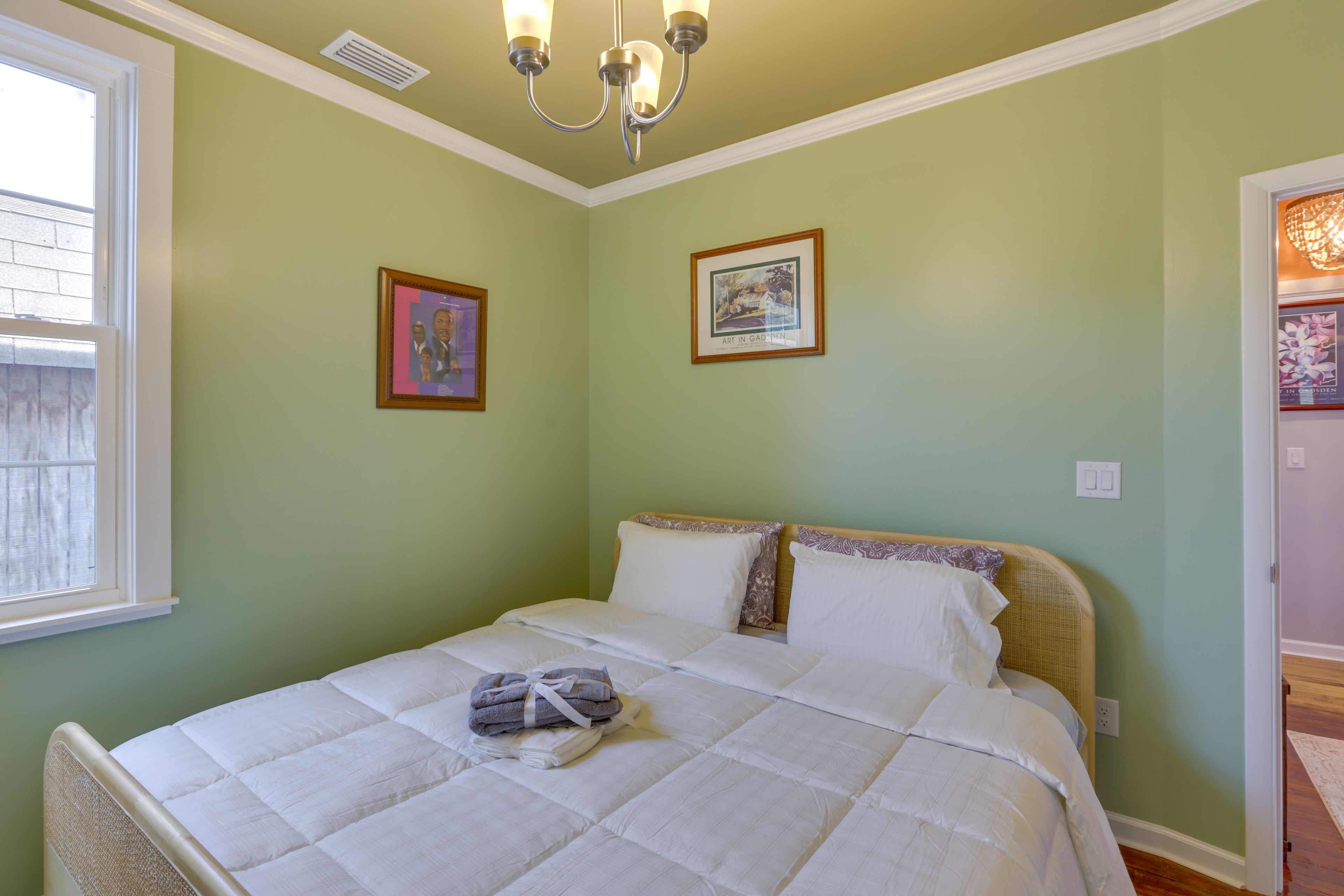 Bedroom 2 | Queen Bed